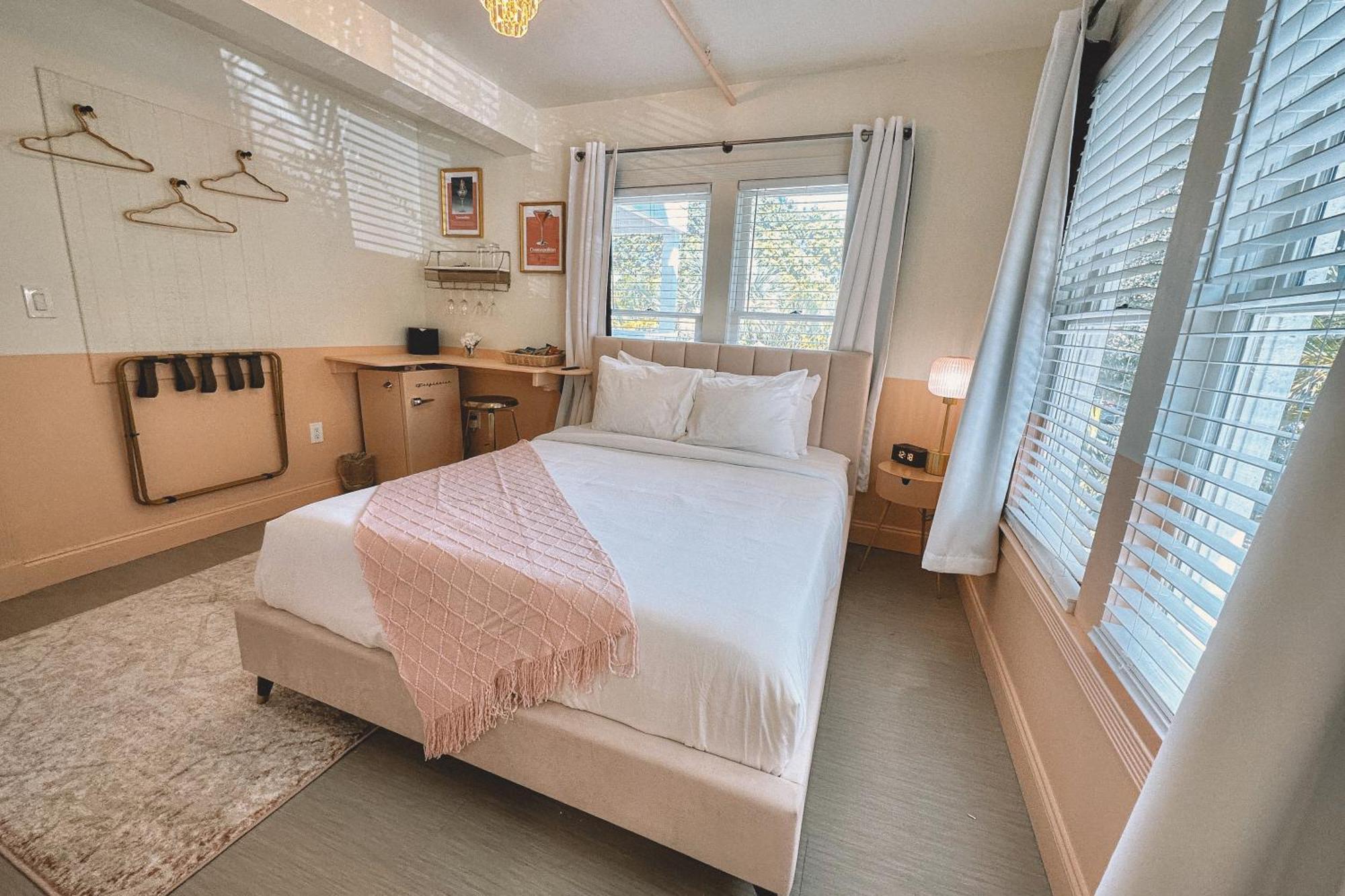 Deluxe Queen Room