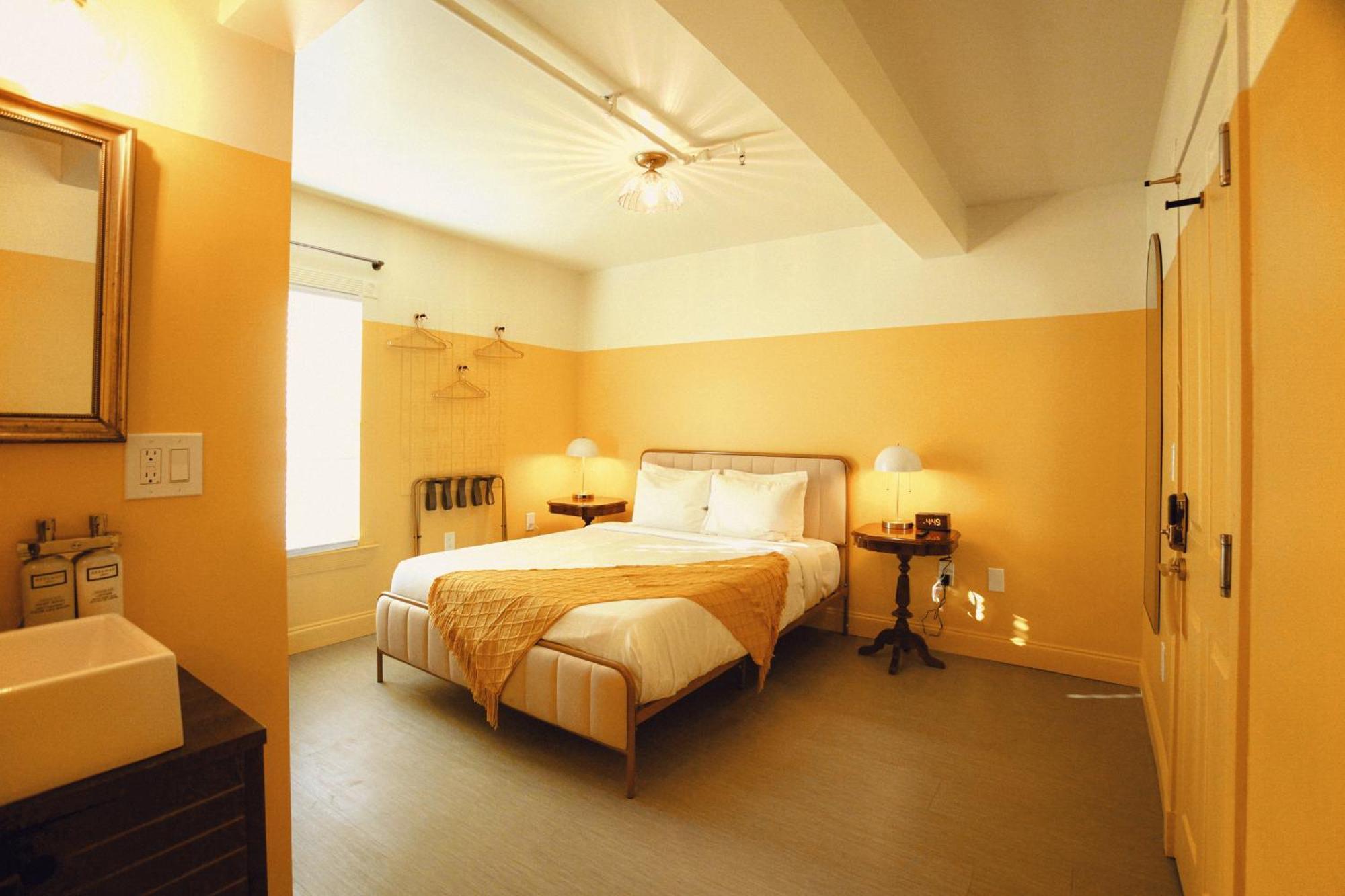 Deluxe Queen Room