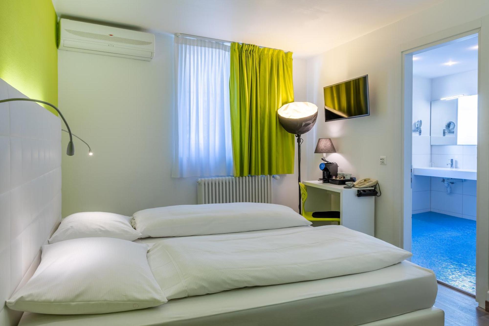 Deluxe King Room,1729983416:JPEG