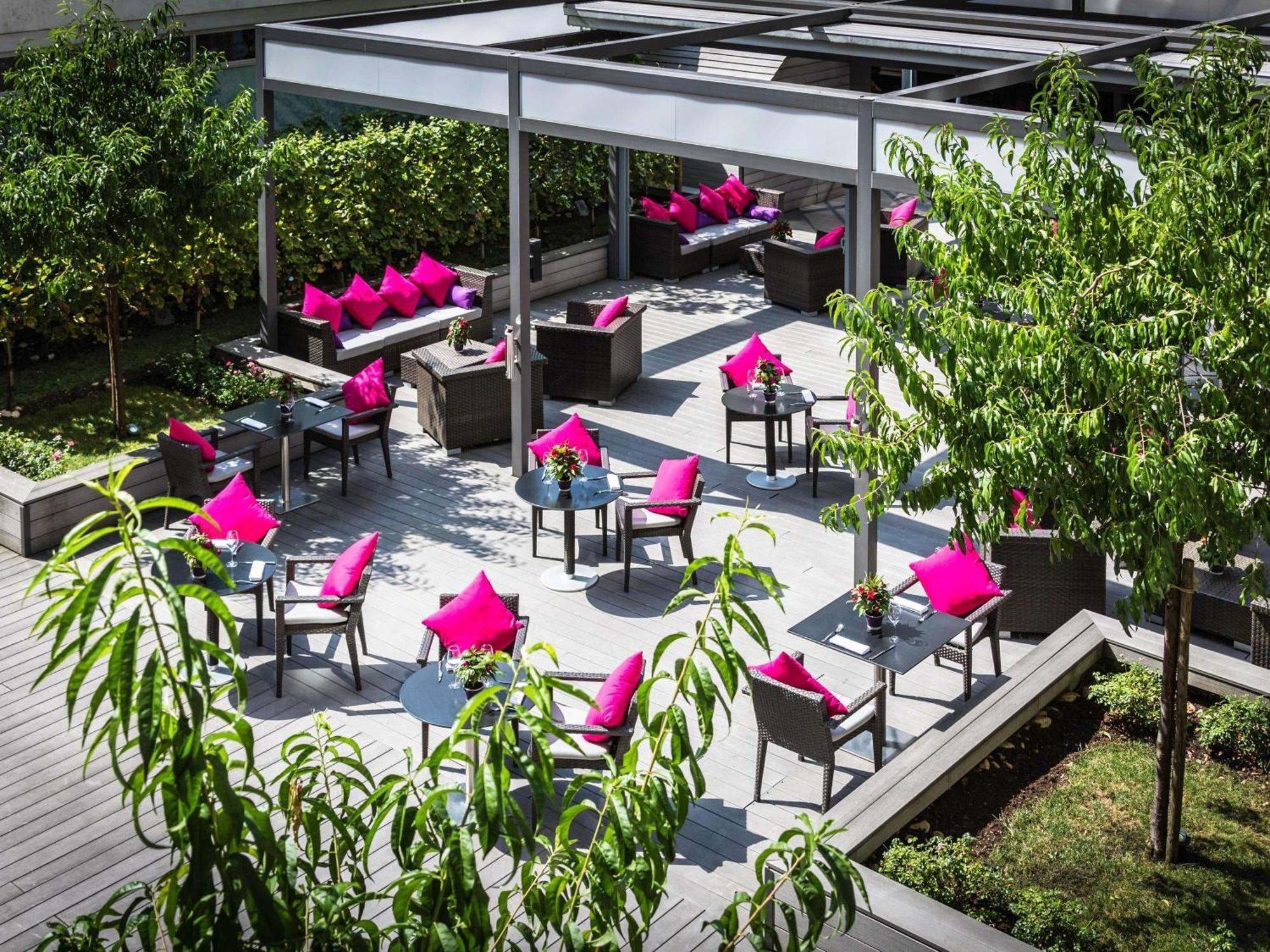 Superior King or Twin Room Garden View