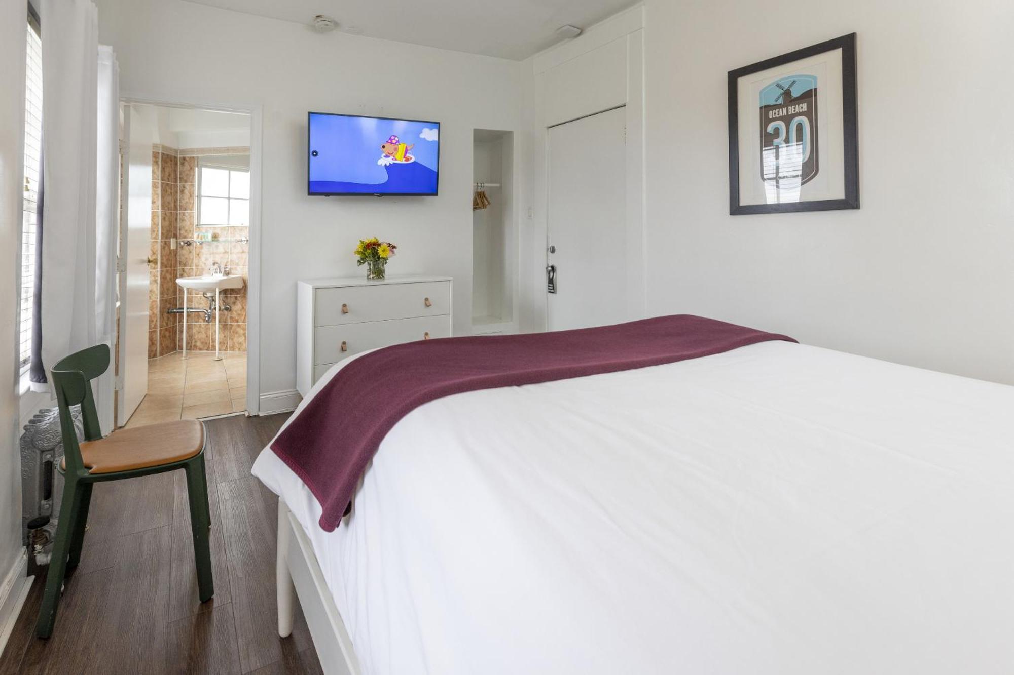 Deluxe Queen Room
