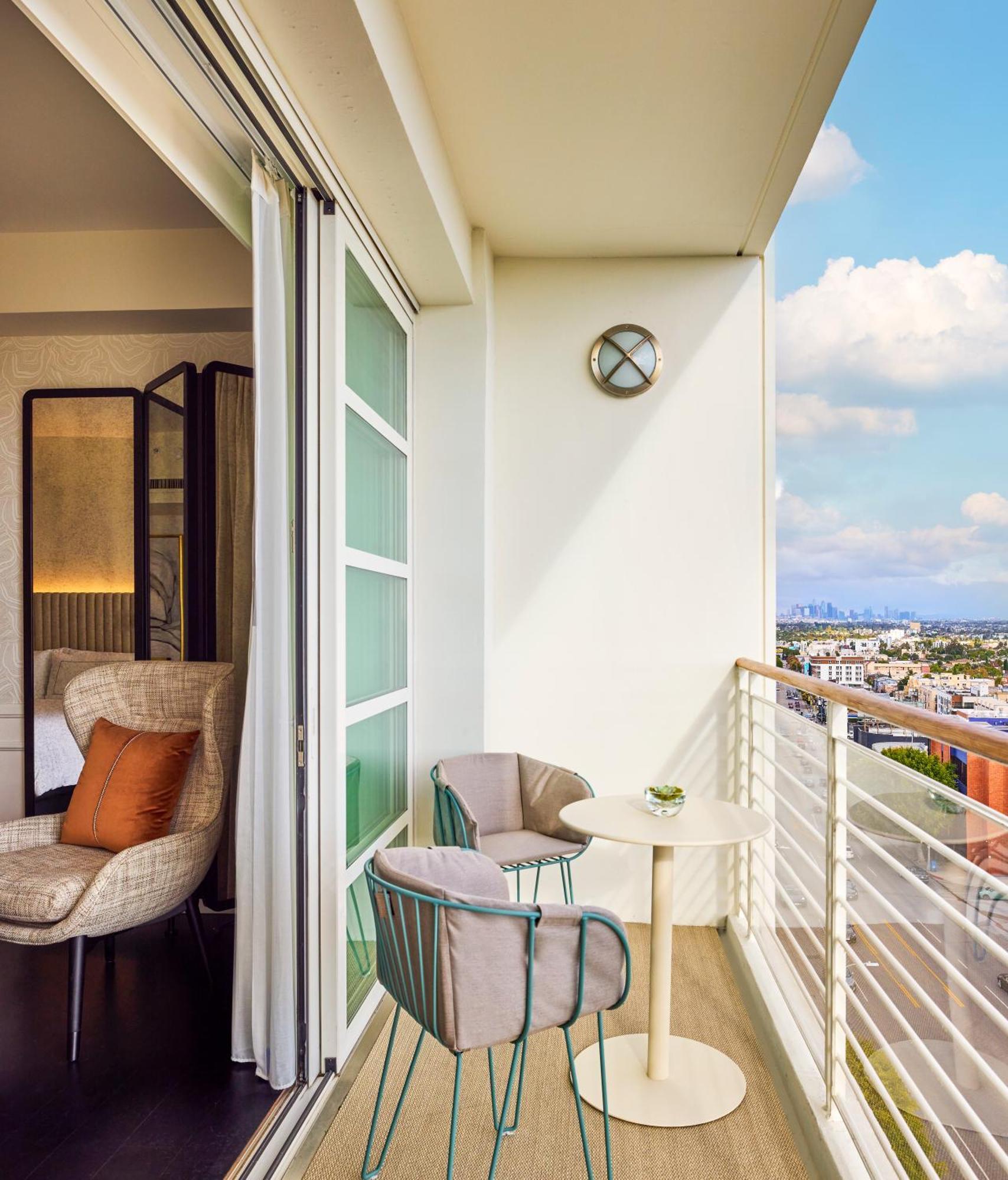 Premier King Room City View