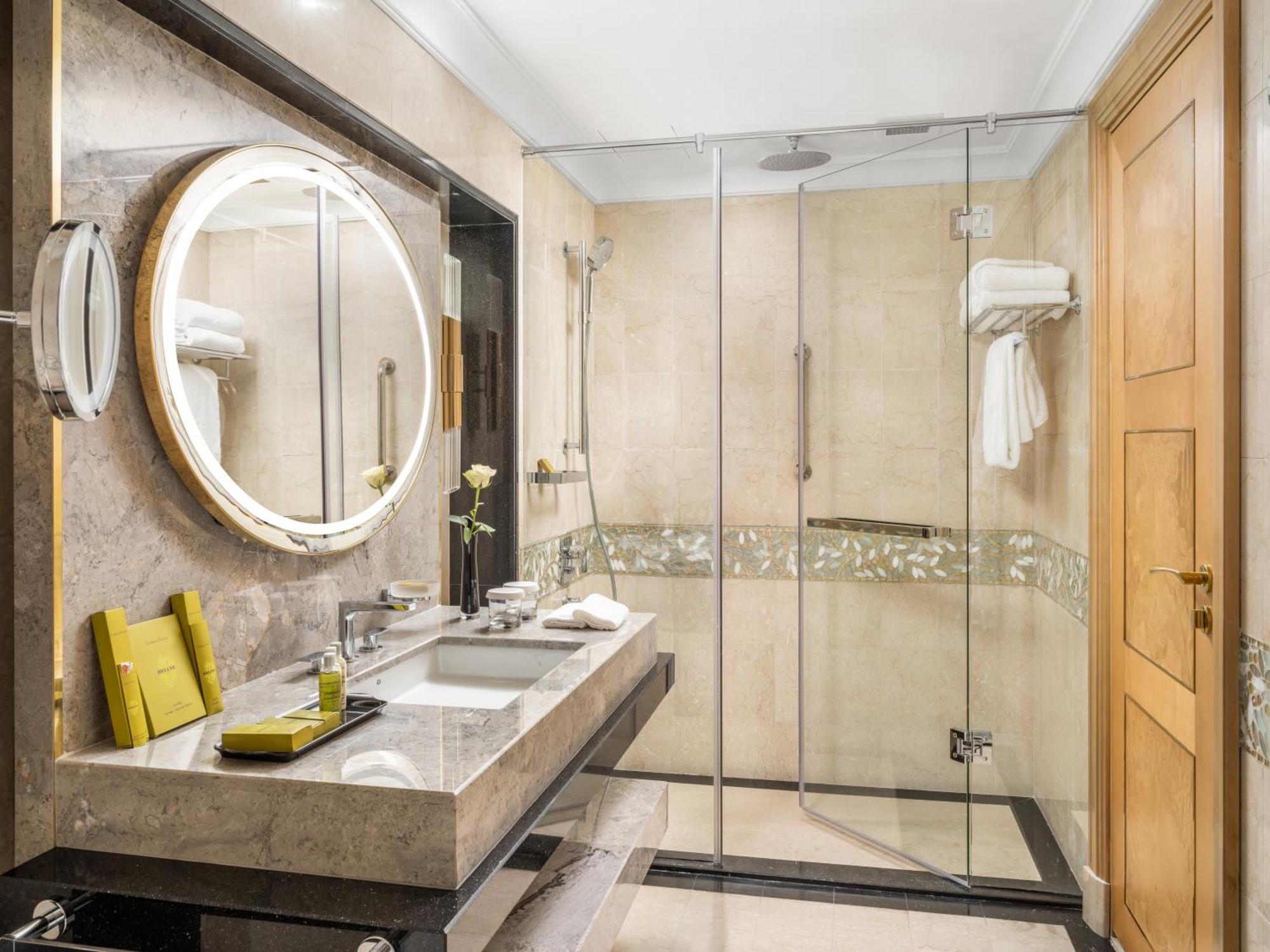 Premium King Room City View