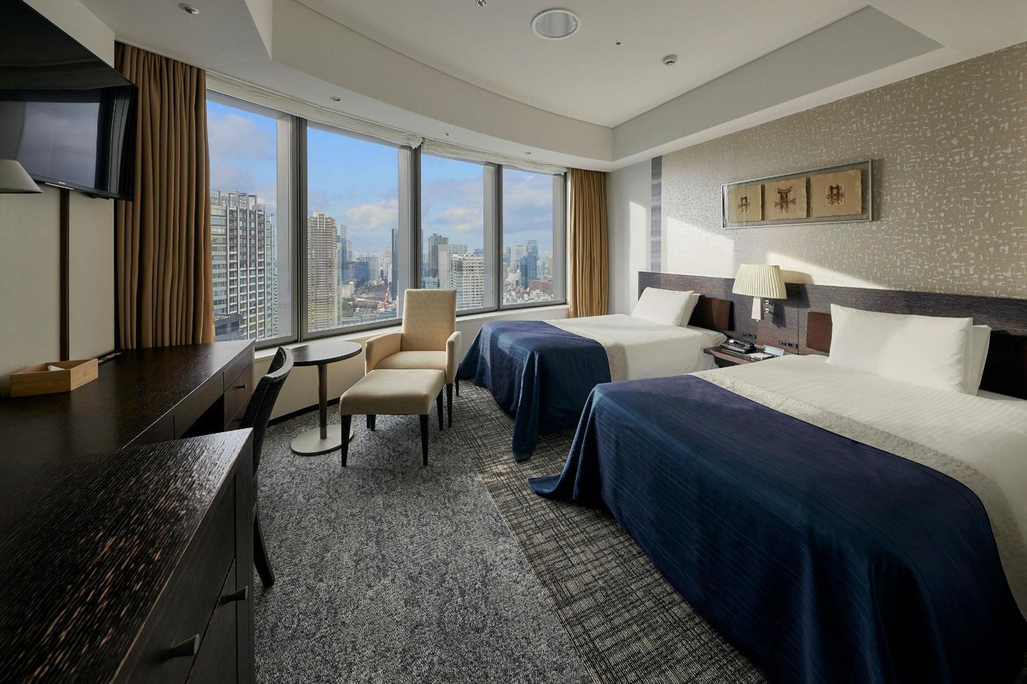 Corner Twin Room Non Smoking Above 27th floor