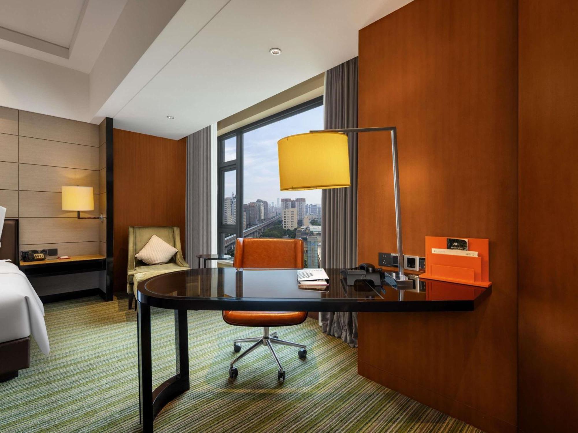 Junior King Suite