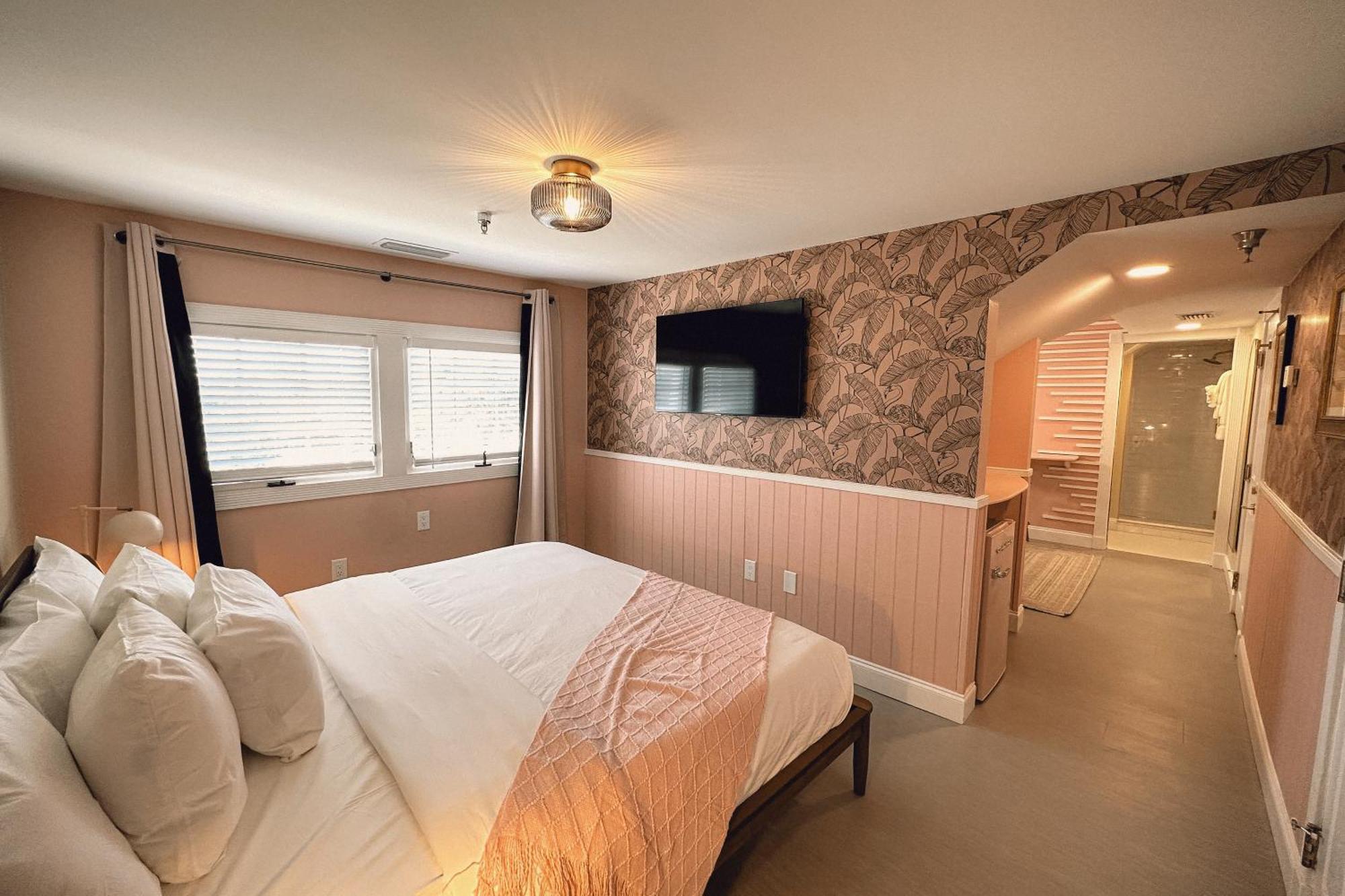 Deluxe King Suite