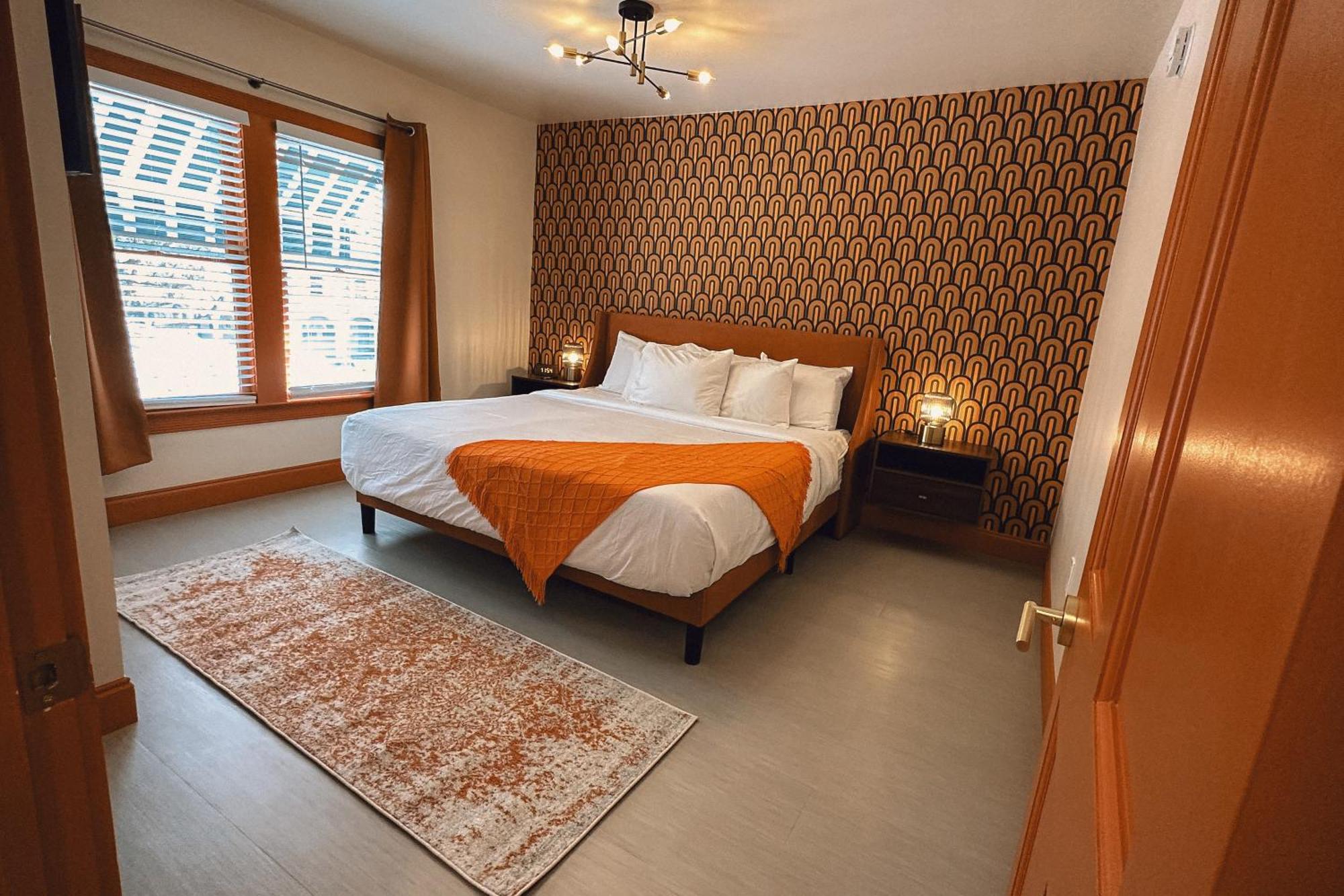 Deluxe King Suite