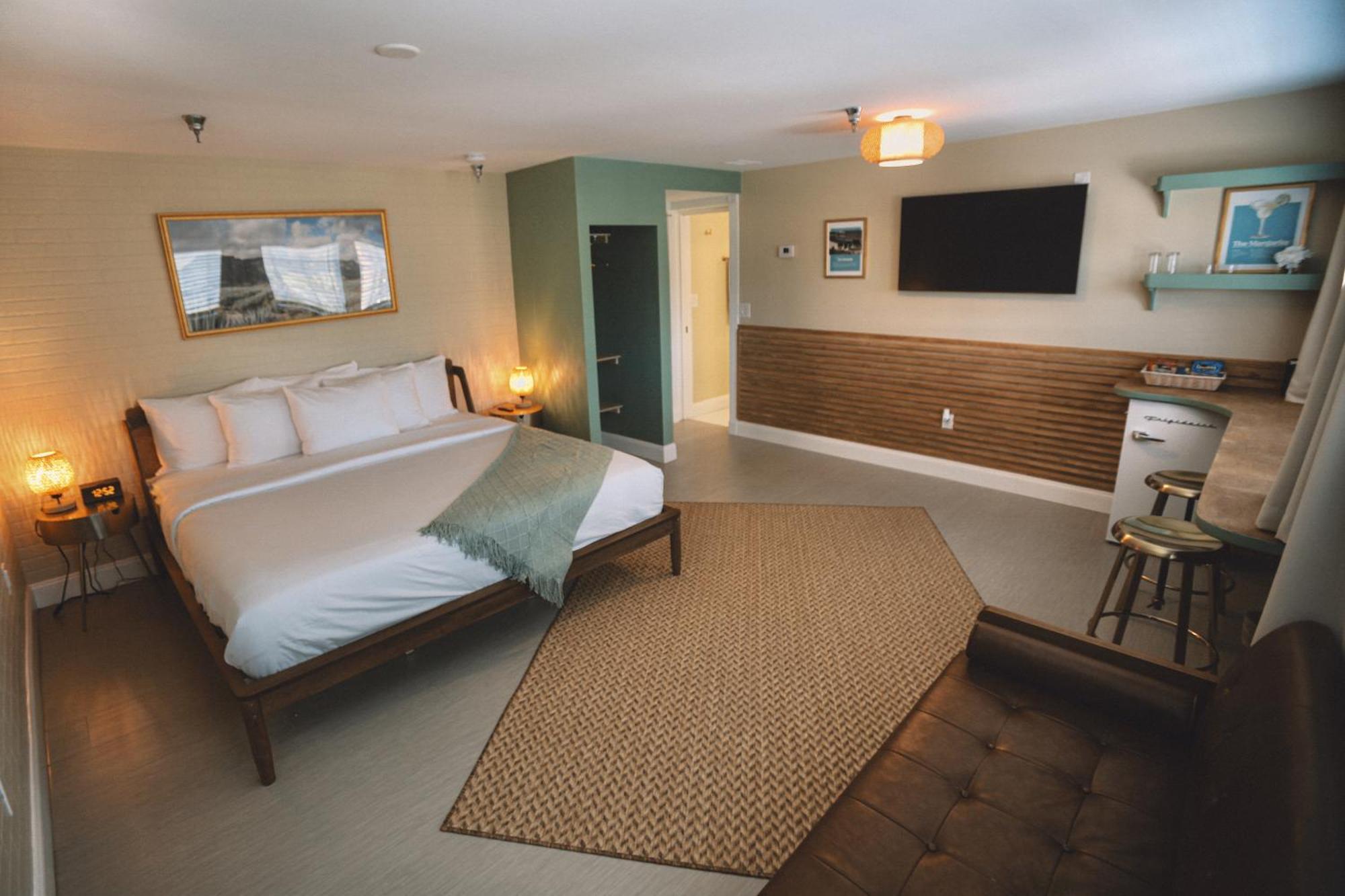 Deluxe King Suite