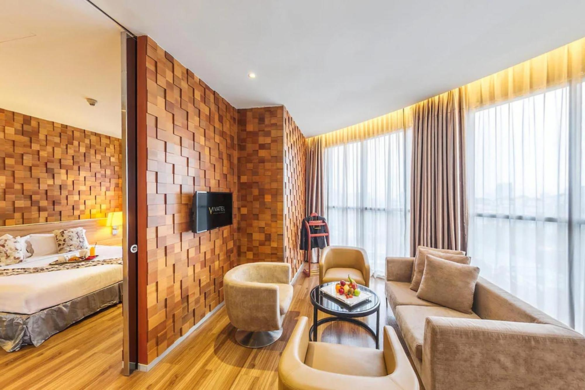 Executive Suite,1730067942:JPEG