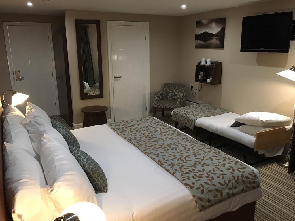 Family Room,700532425:JPEG