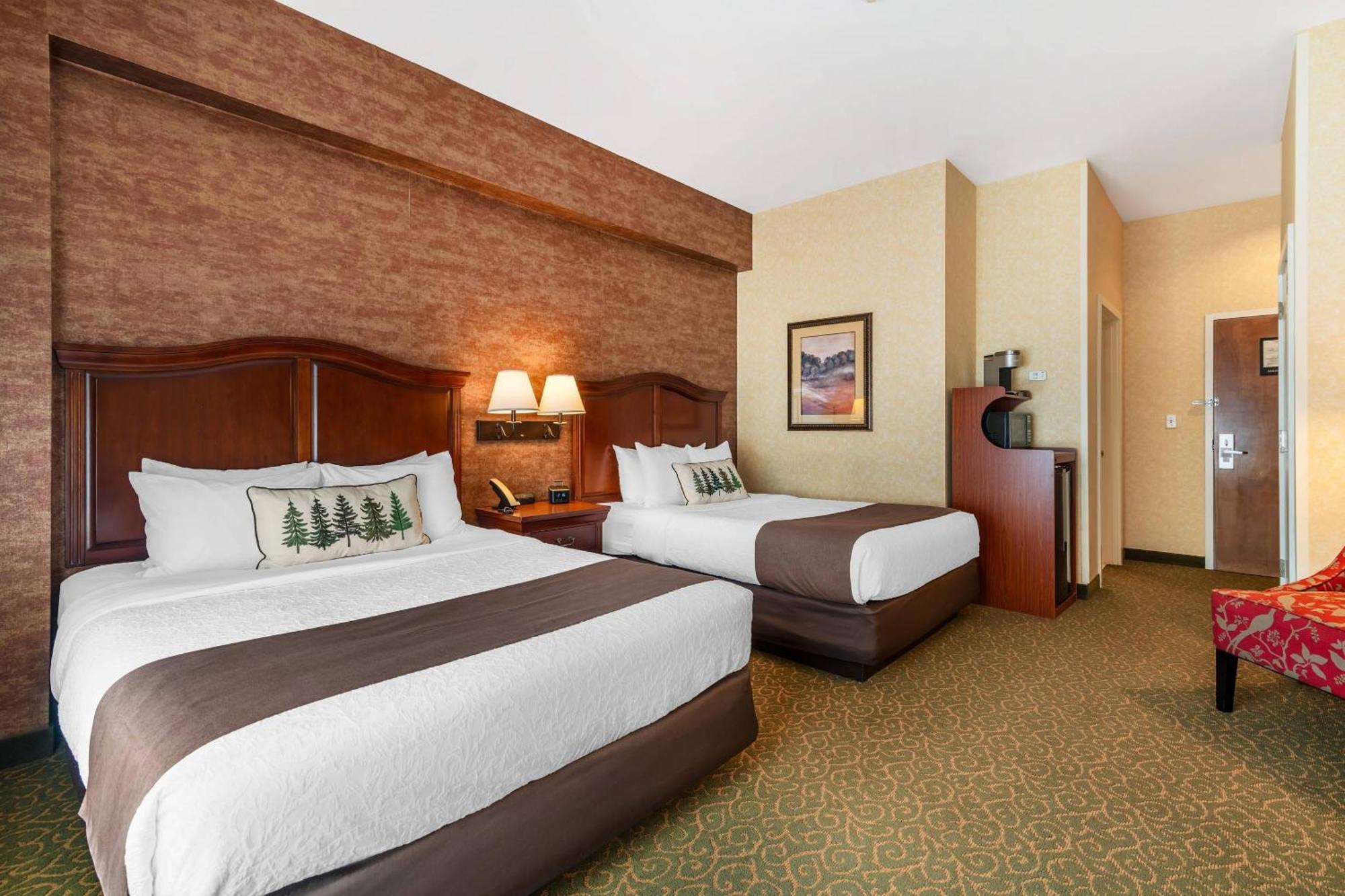 Deluxe Queen Room Two Queen Beds Non-Smoking