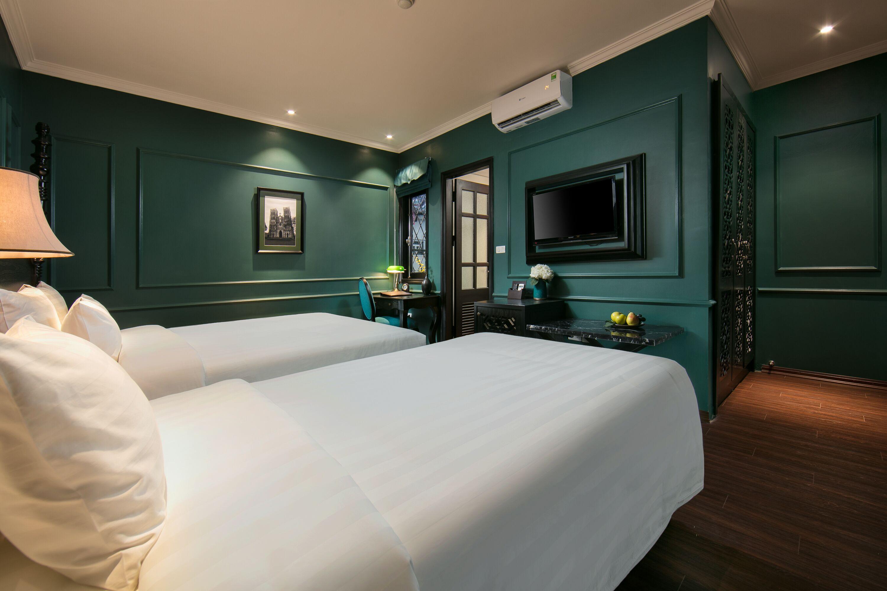 Deluxe Triple Room Indoor Window