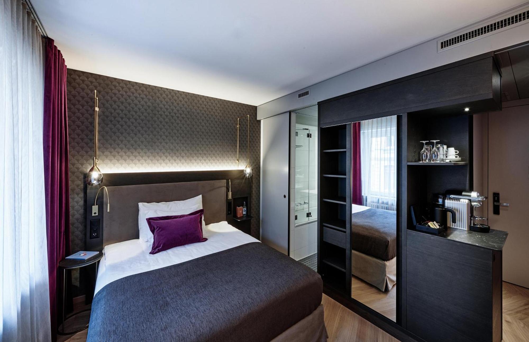 Standard Queen Room