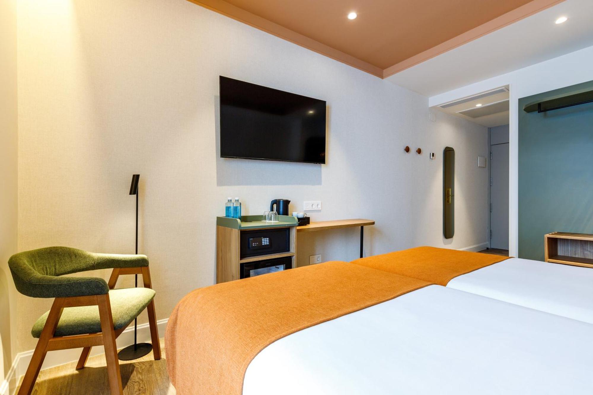 Double or Twin Room (1-2 Adults),1739365183:JPEG