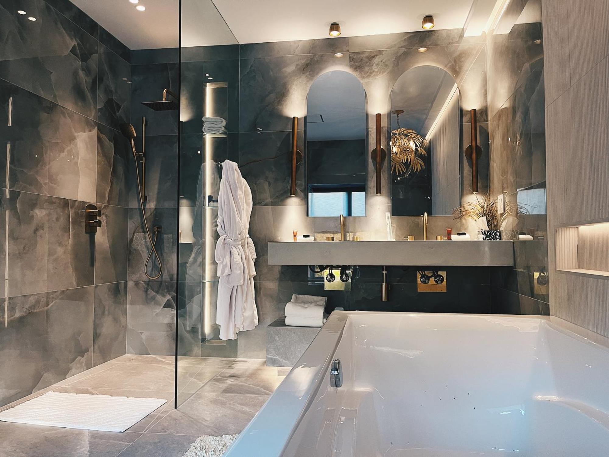 King Room Spa Bath