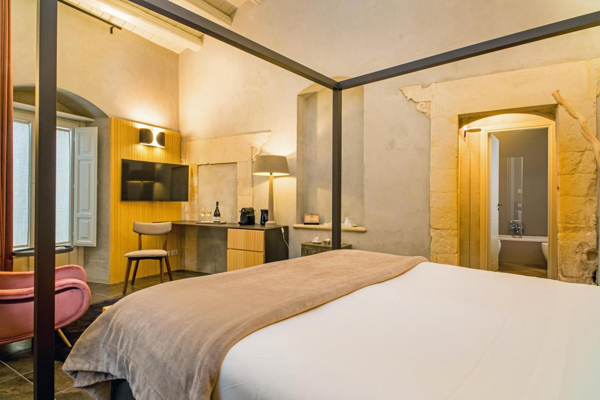 Junior Suite,1739369271:JPEG