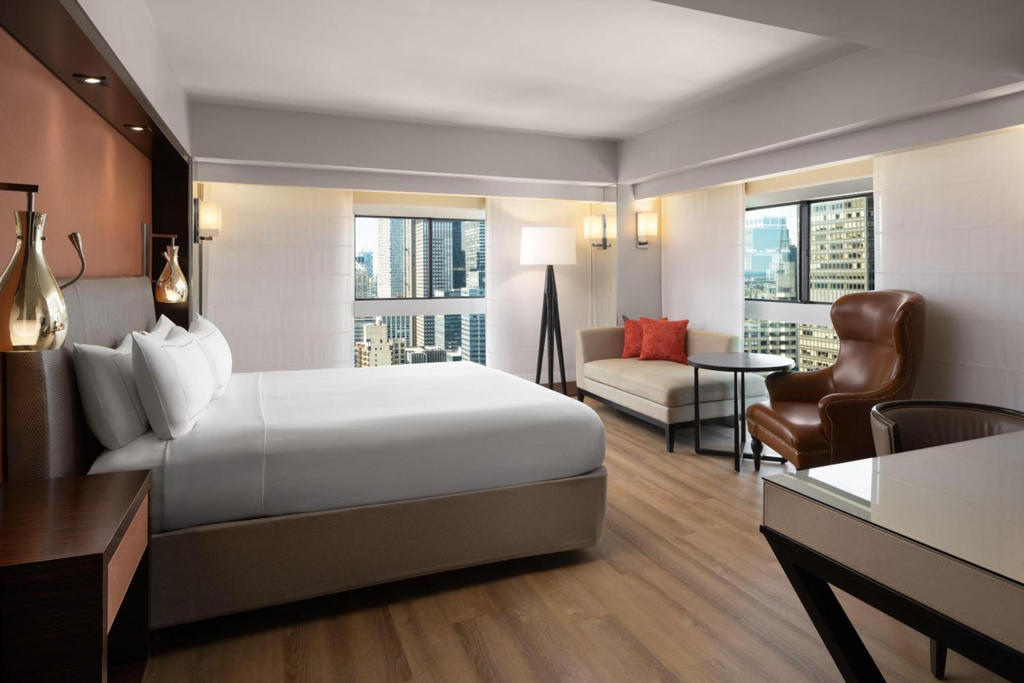 Deluxe Corner King Room City View