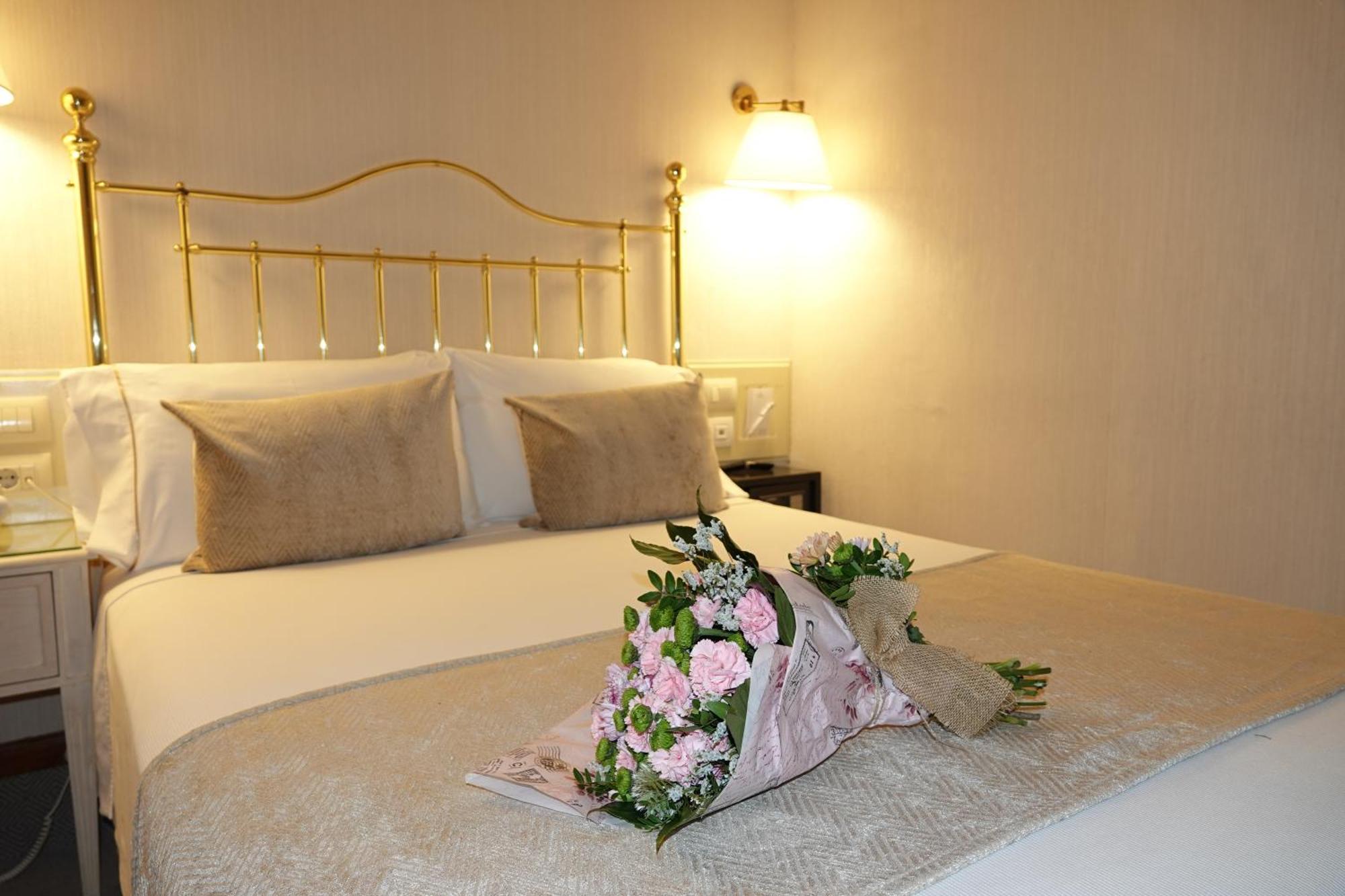 Double Room Compaq Double Bed