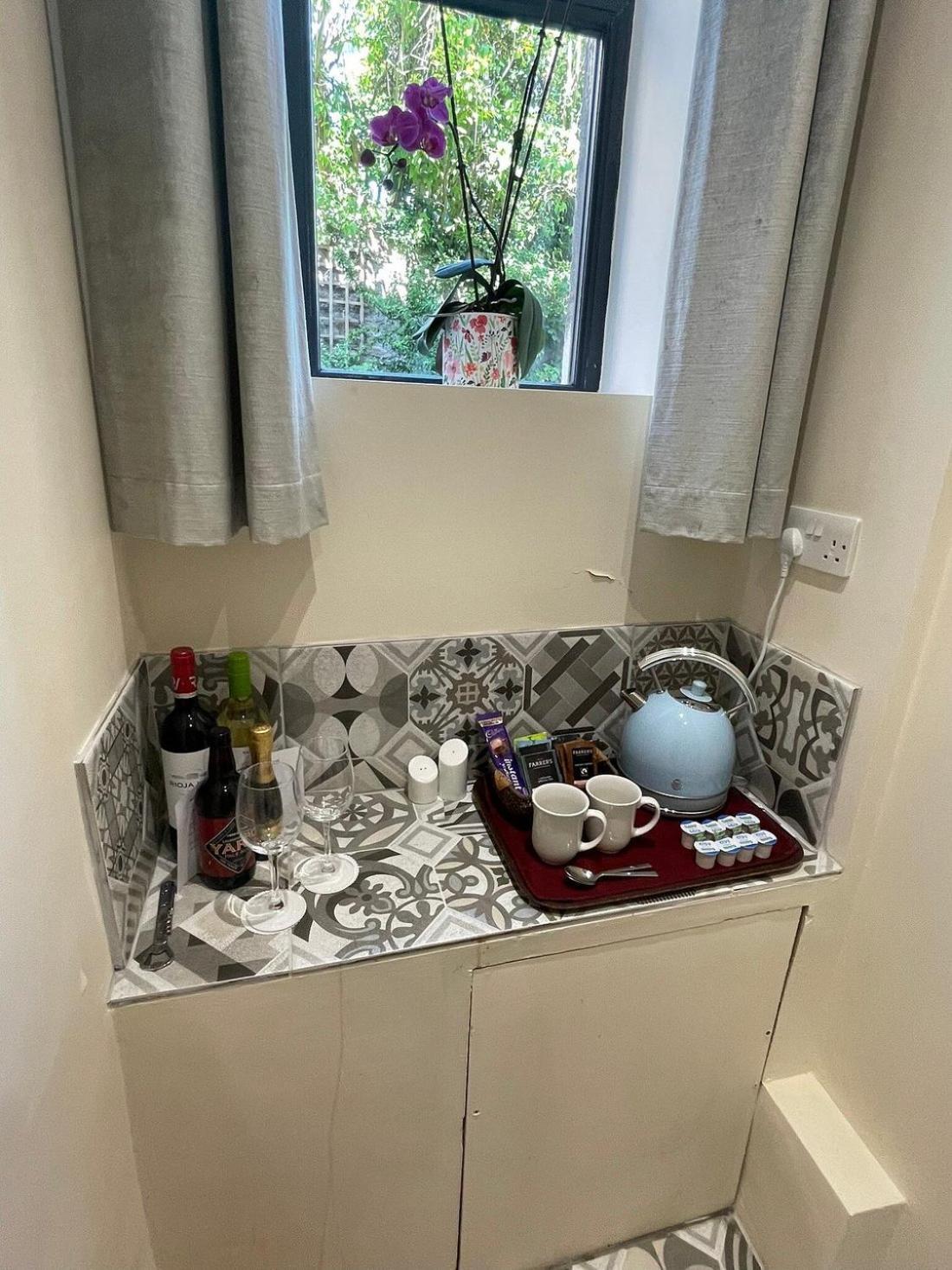 Deluxe Double Room Shower