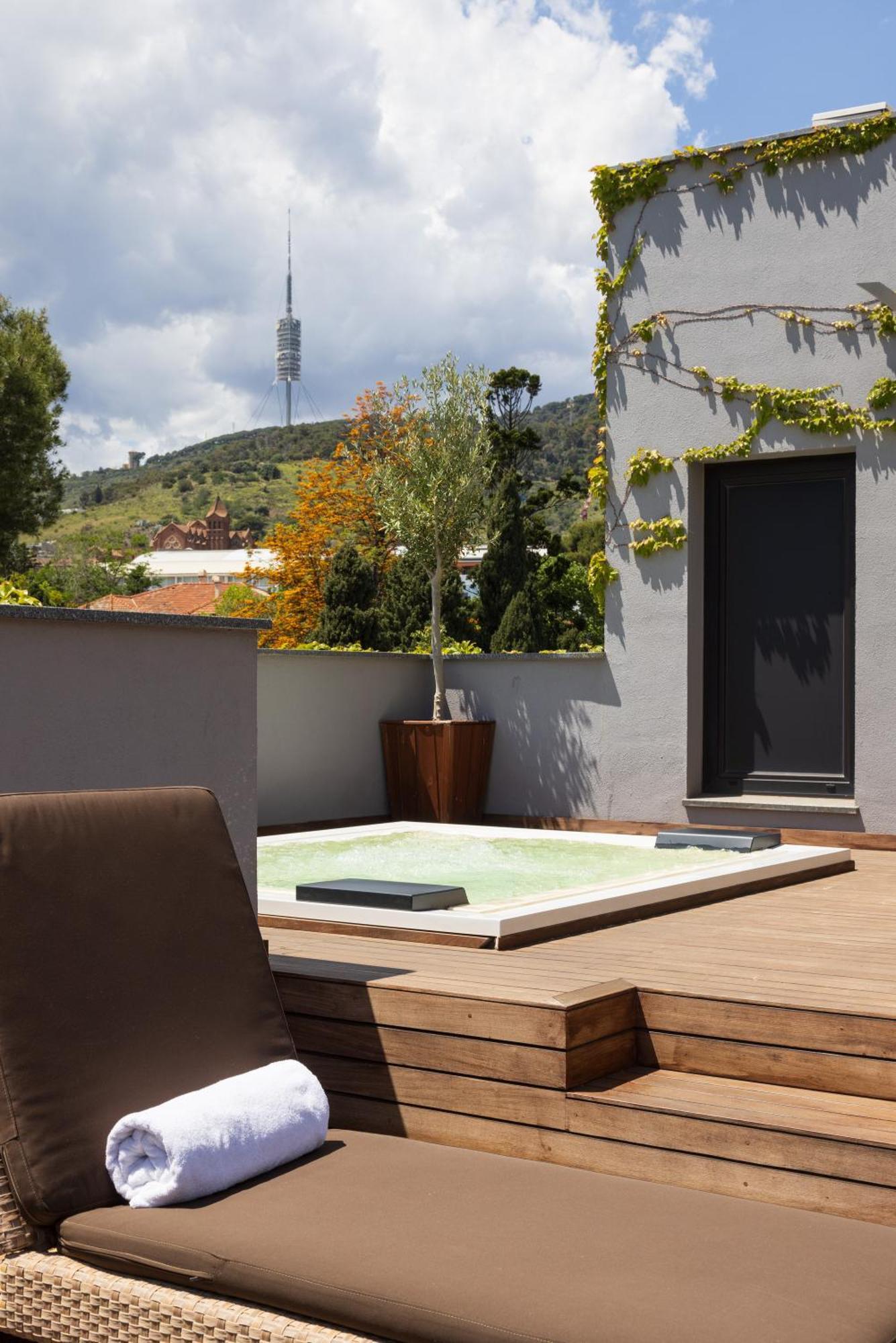 Penthouse Private Jacuzzi Terrace Spa Access