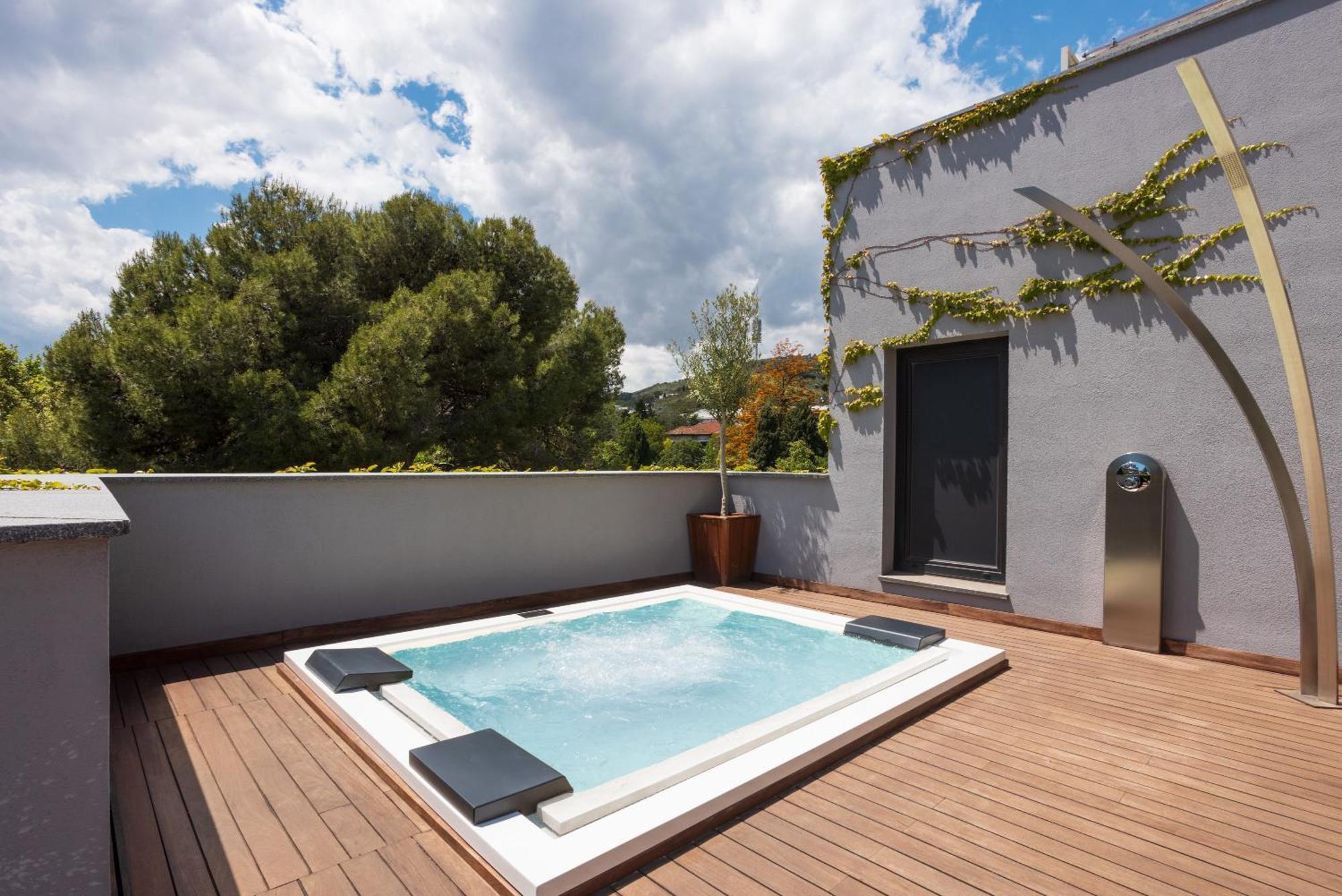 Penthouse Private Jacuzzi Terrace Spa Access