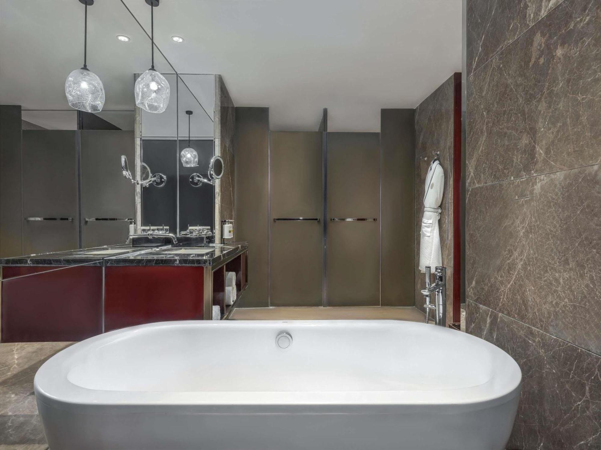 Executive King Room with View and Lounge Access