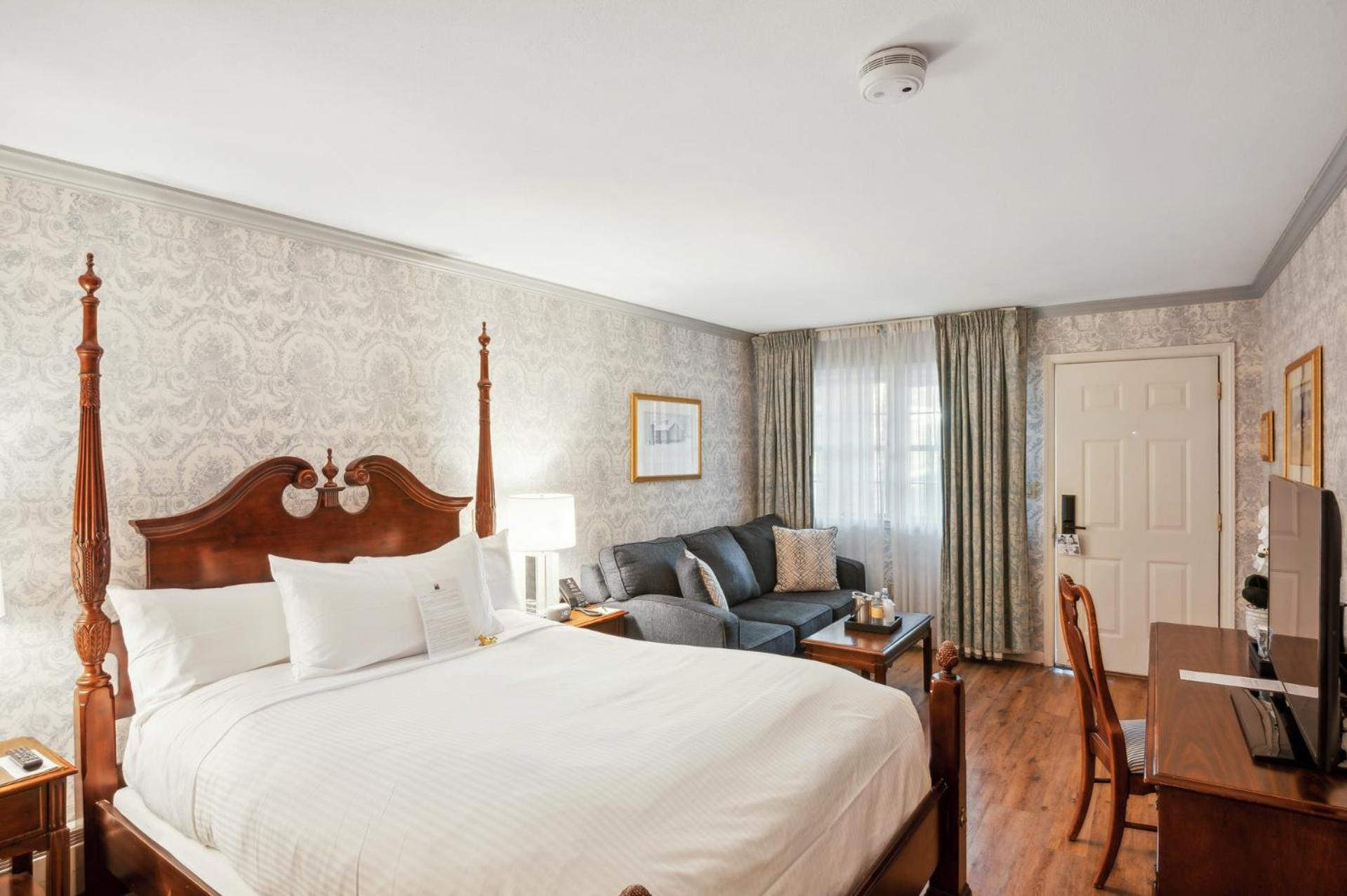 Queen Room