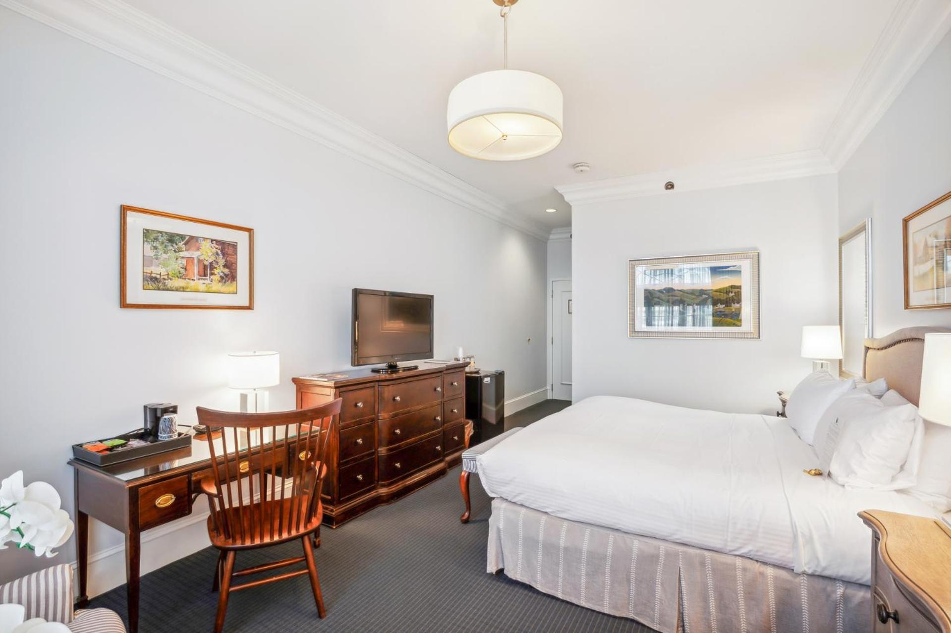 Luxury Deluxe King Room