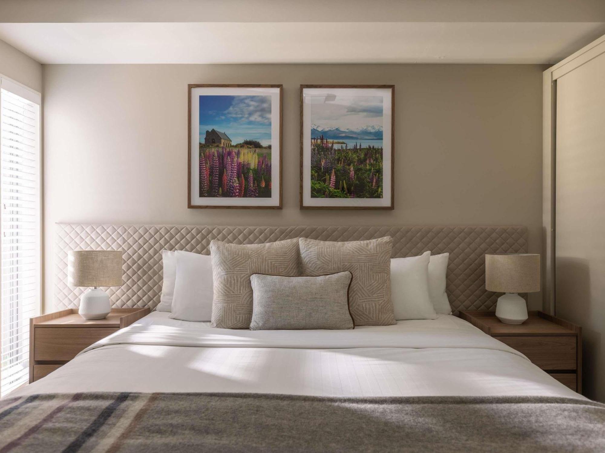 Deluxe lake view hotel room