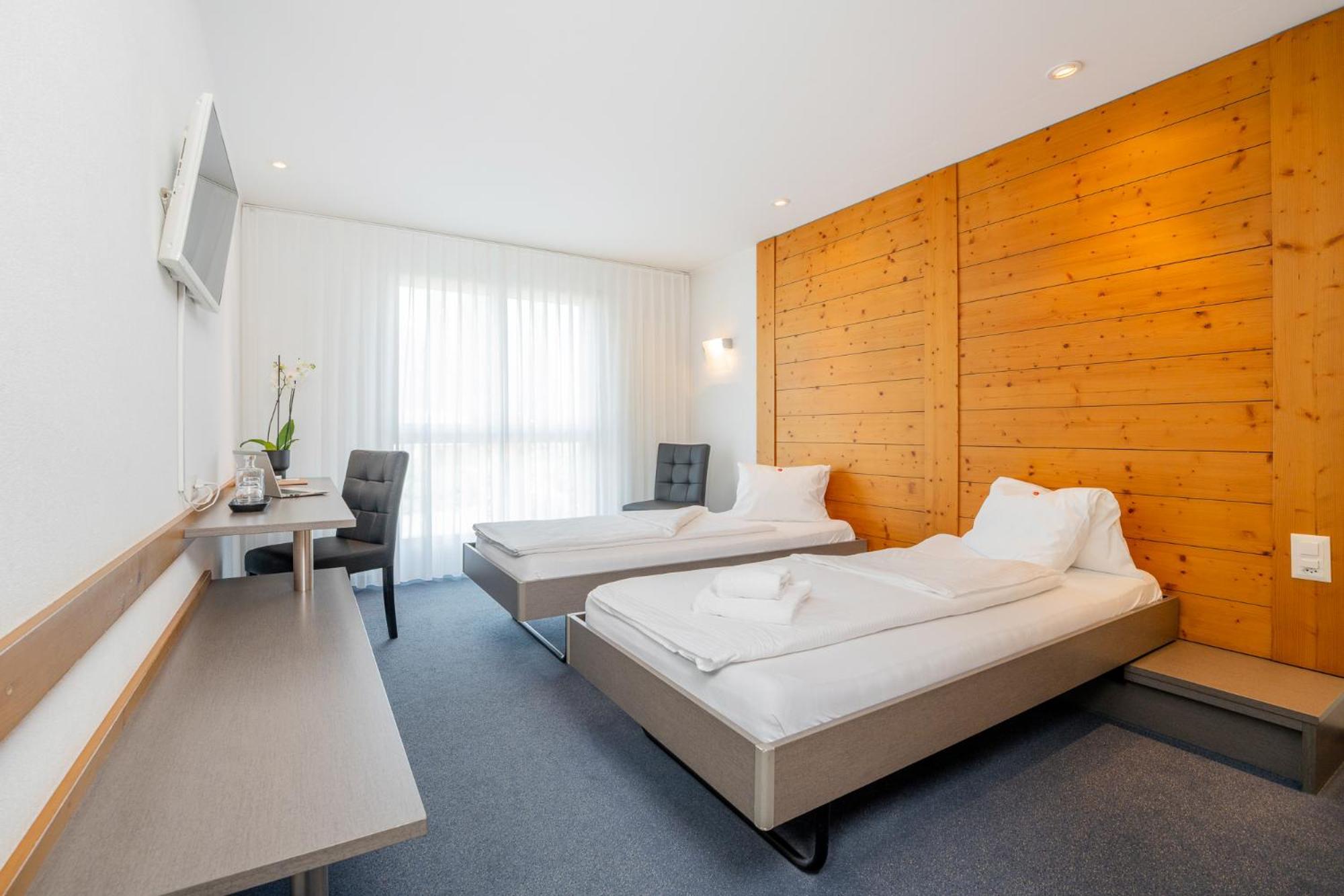 Twin Room,1739395062:JPEG