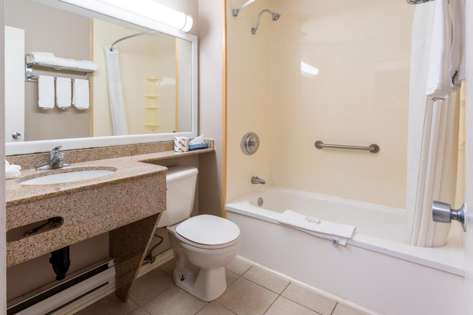 Queen Room with Two Queen Beds and Courtyard View - Non-Smoking,1739401407:JPEG