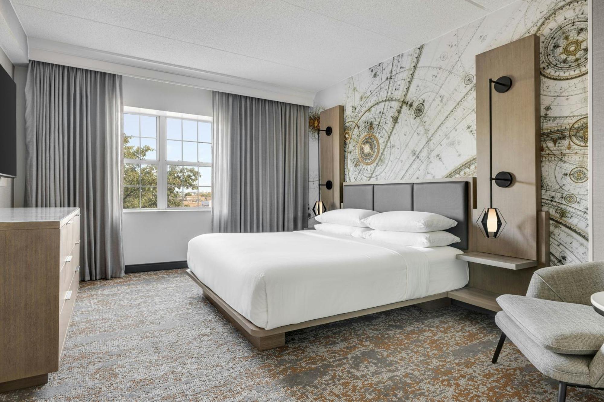 Executive King Suite,1739402042:JPEG