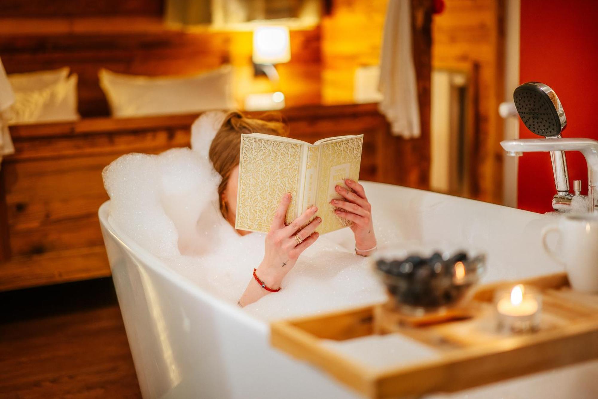 Cosy Lodge whirlpool