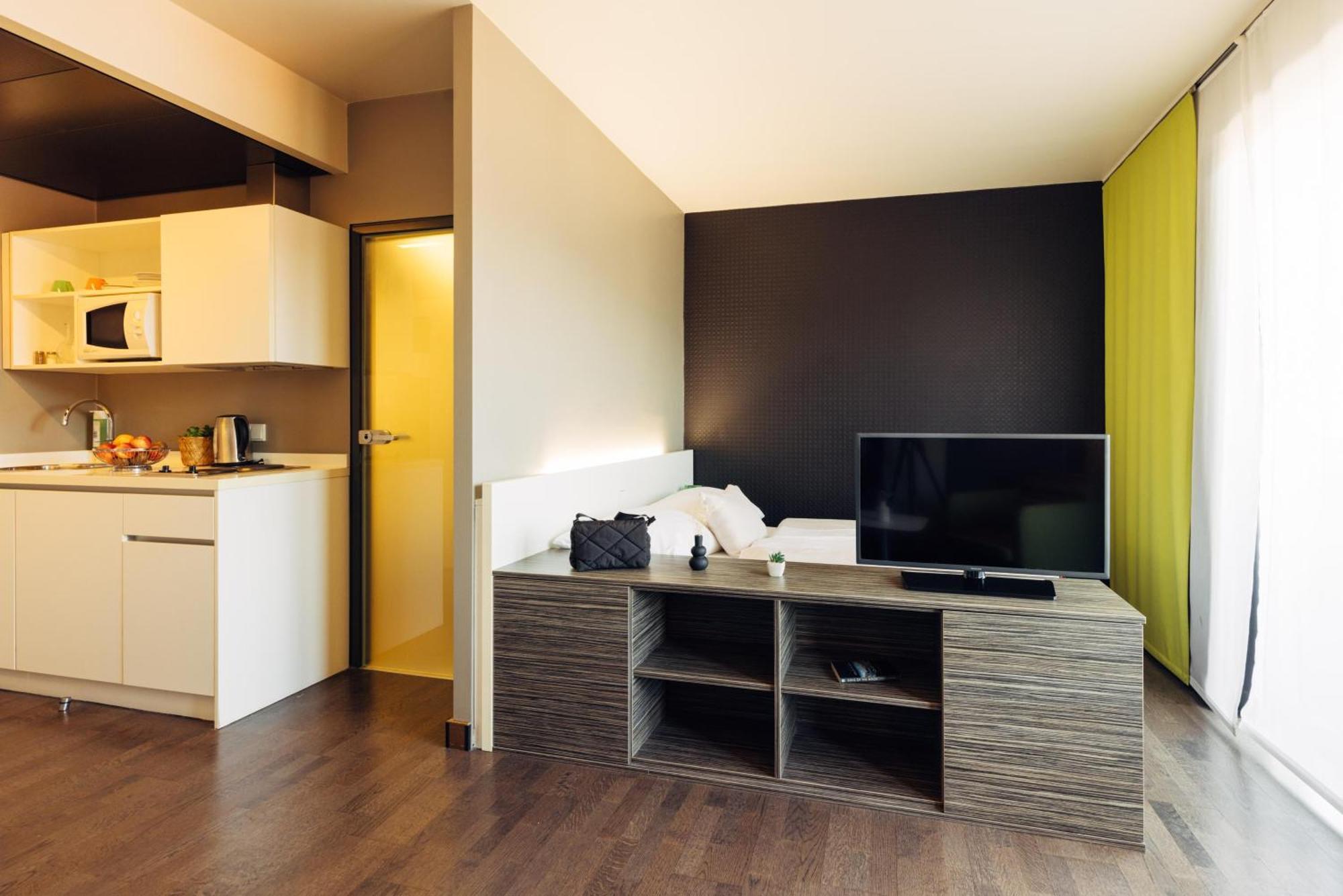 Studio mit Queensize Bett