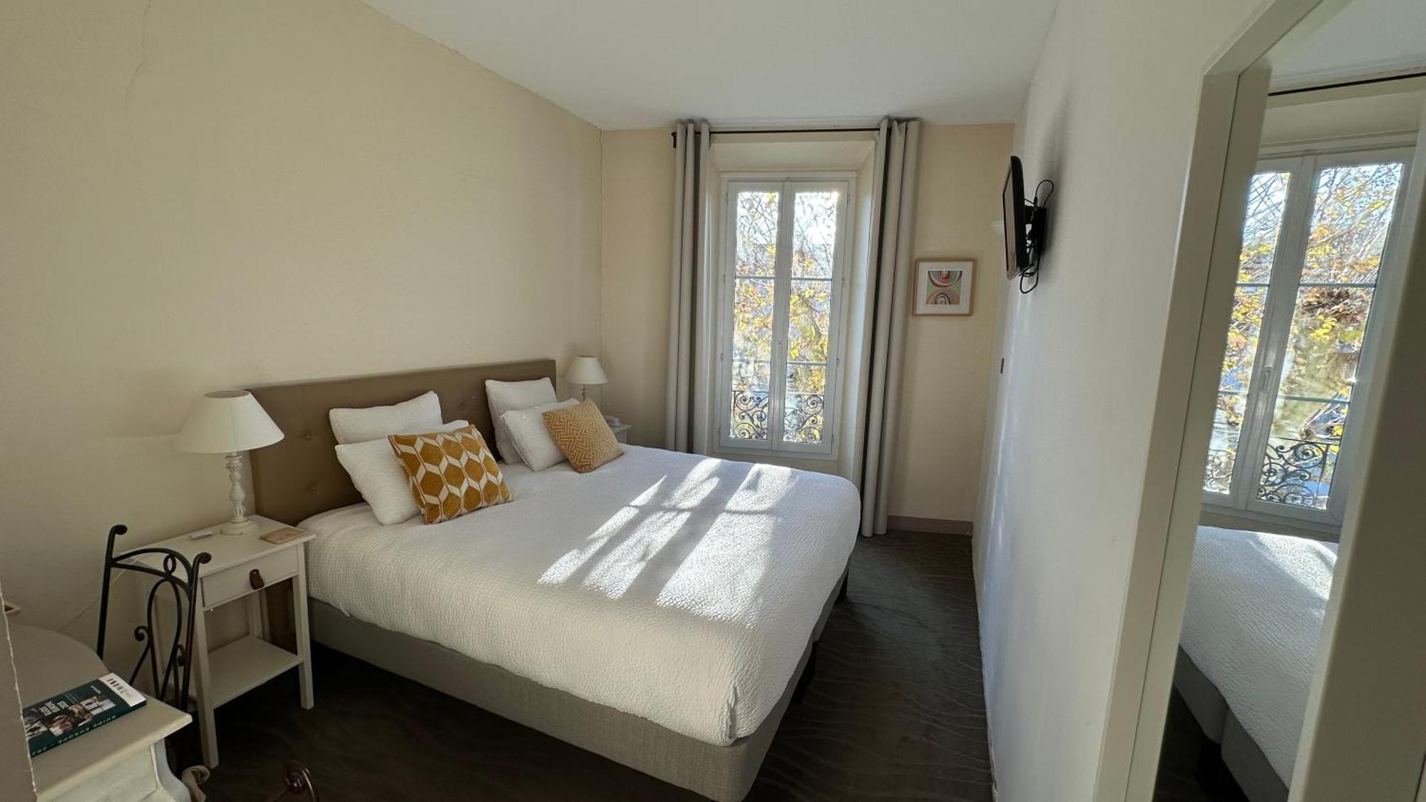Chambre Double ou Lits Jumeaux avec Salle de Bains Privative
