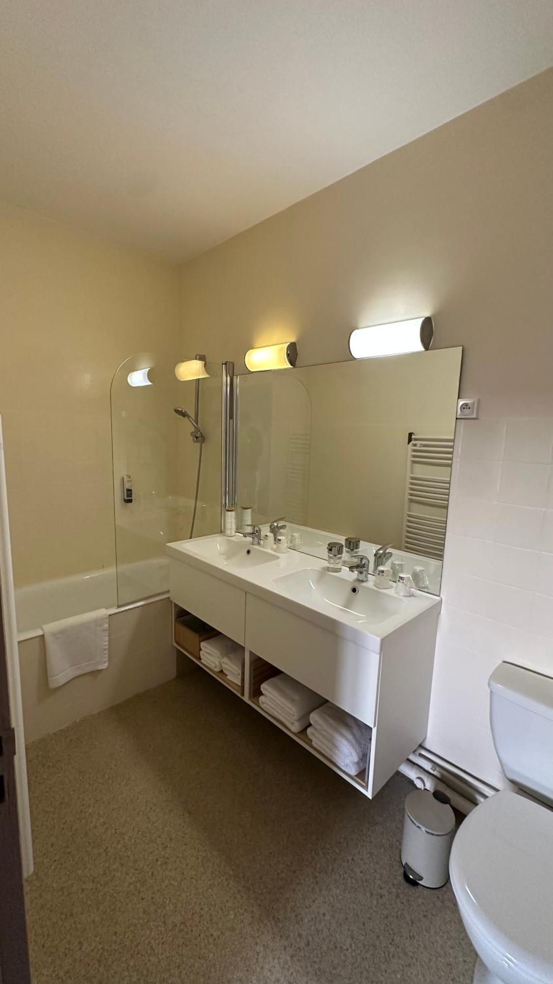 Chambre Supérieure (3-4 Personnes)