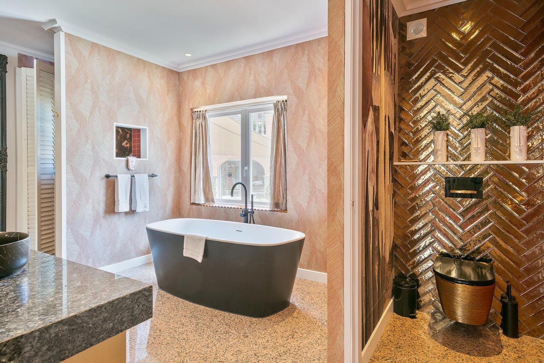 Deluxe Queen Room,1742581838:JPEG