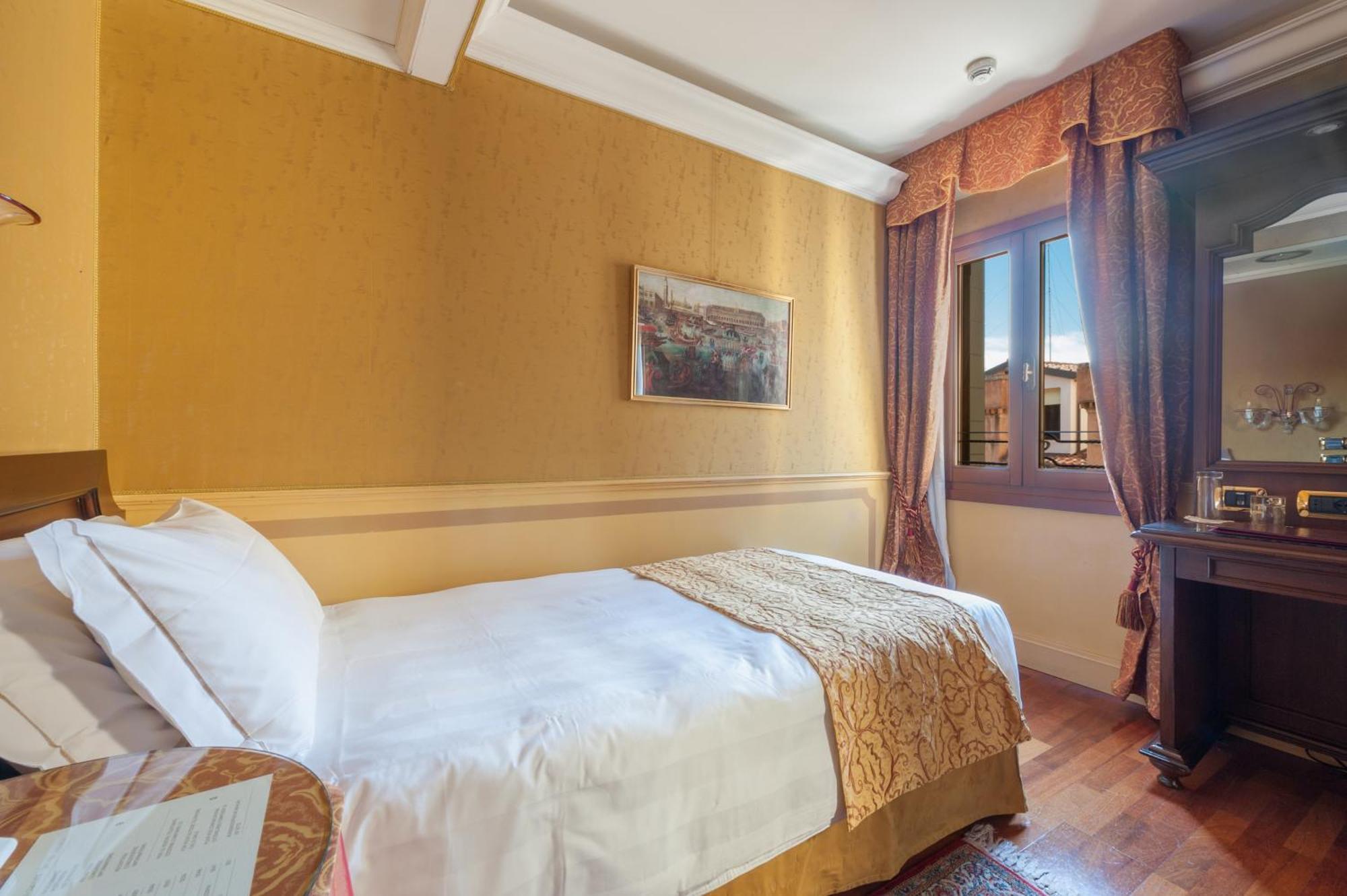 Classic Single Room