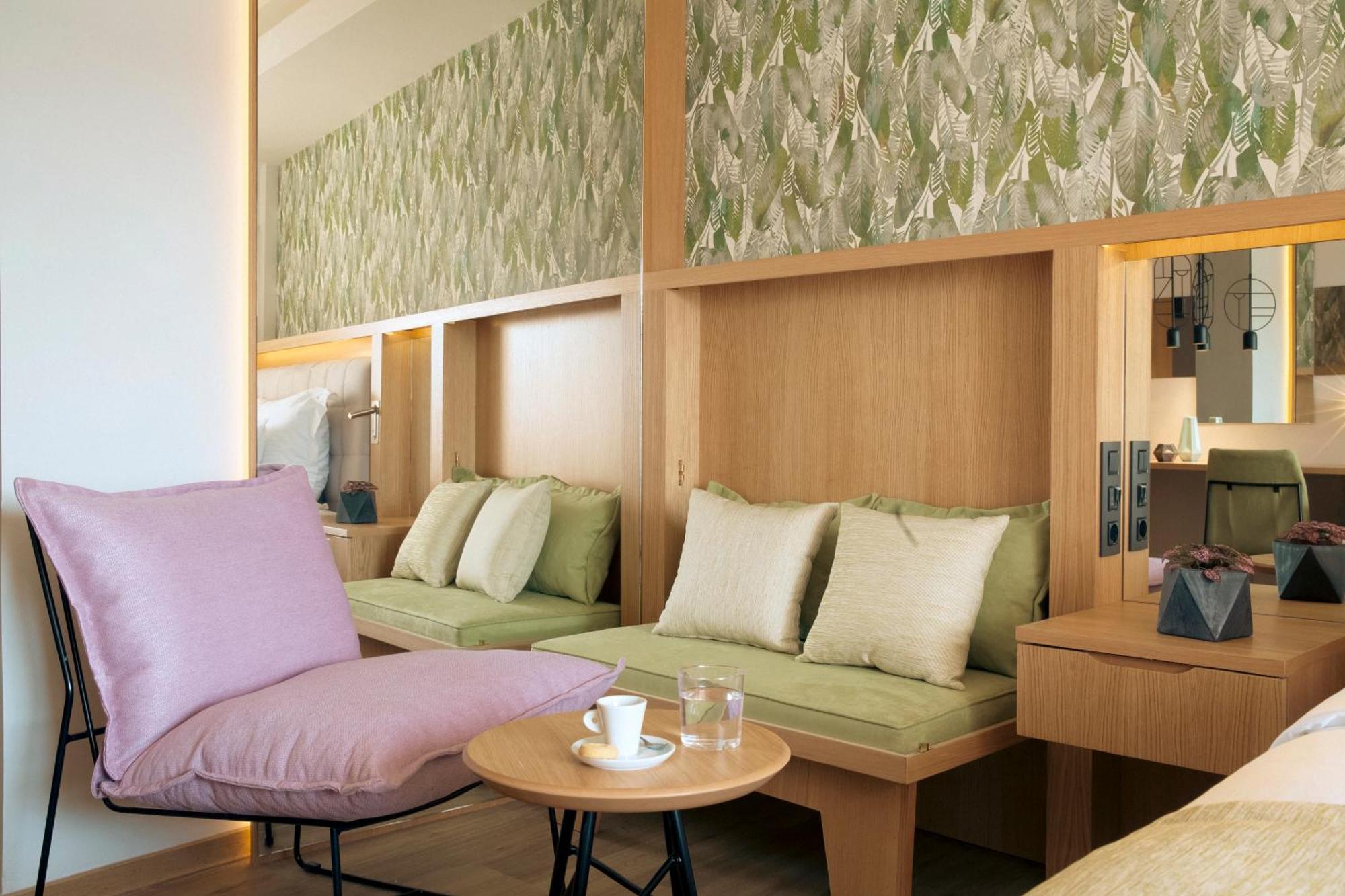 Deluxe Room Mountain View