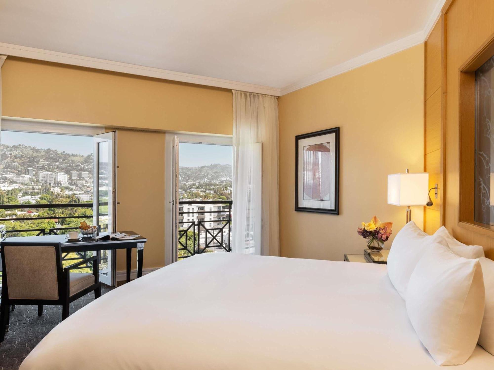 Hollywood Hill View Luxury Room, 1 king-size bed,1742592647:JPEG