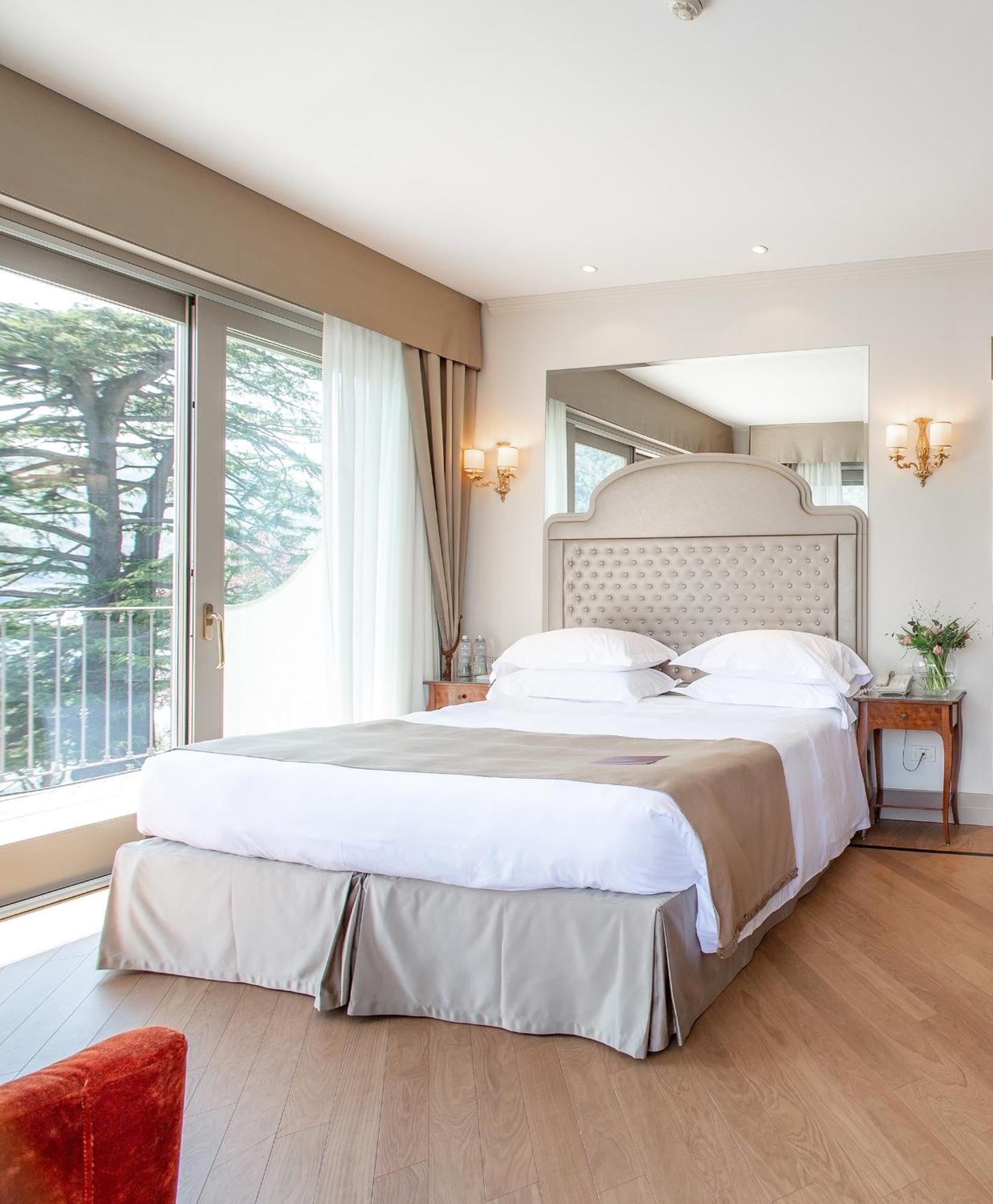 Deluxe Double or Twin Room Lake View
