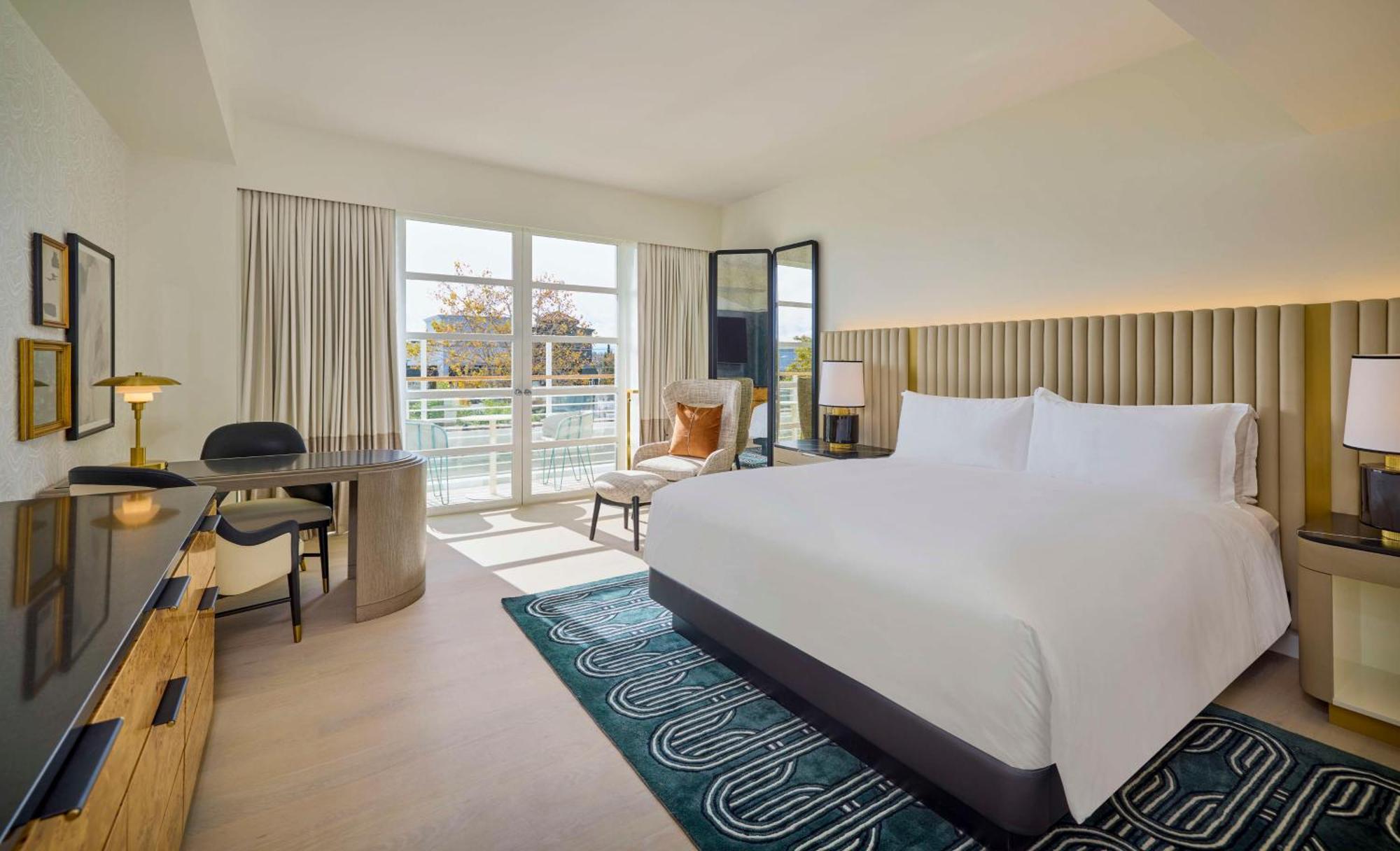 Deluxe One King Bed Room
