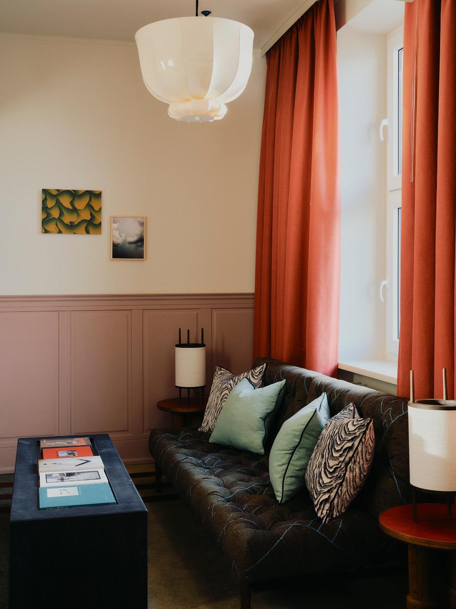 The Studio Suite,1742605821:JPEG