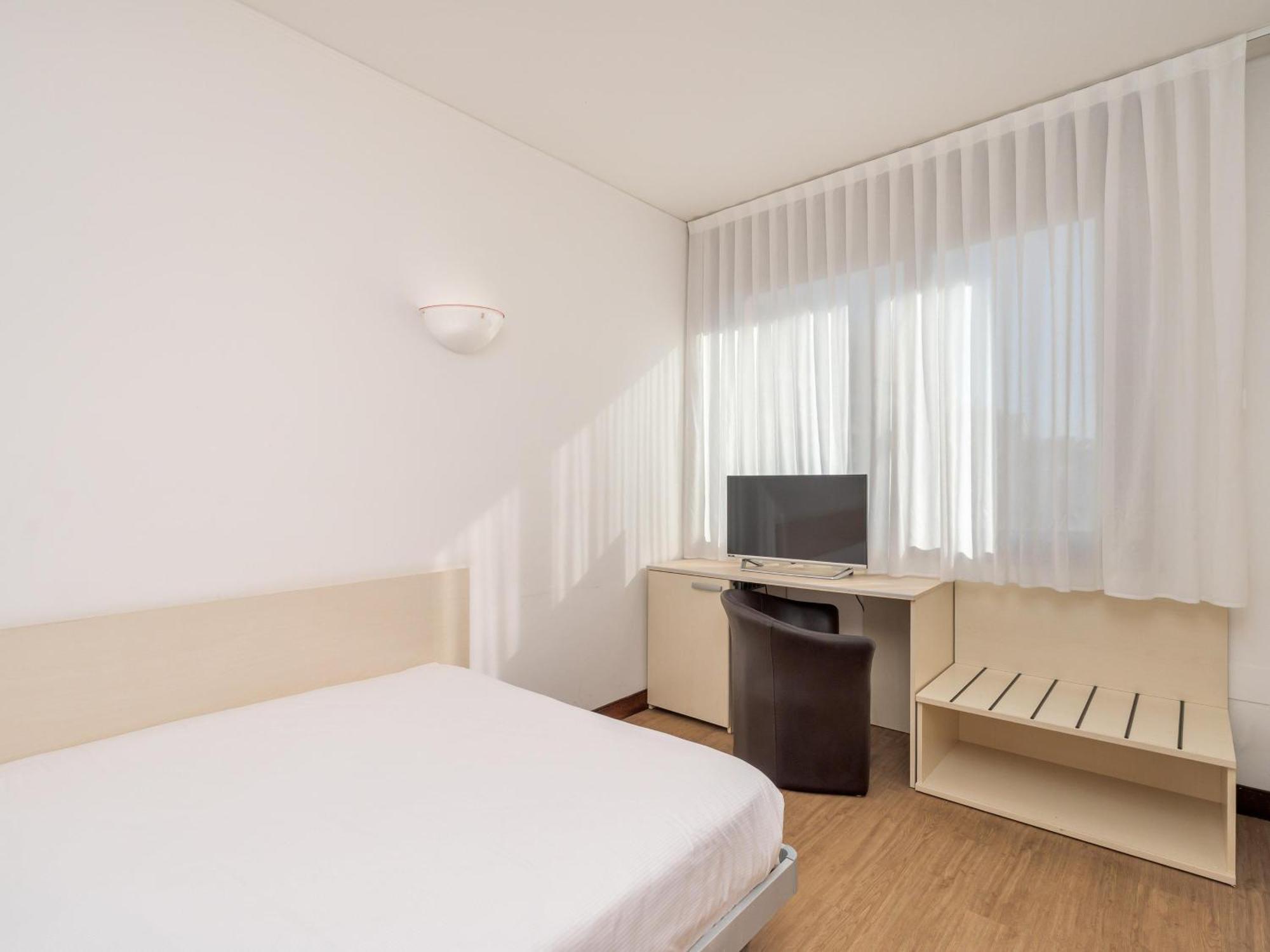 Single Room,1742611011:JPEG