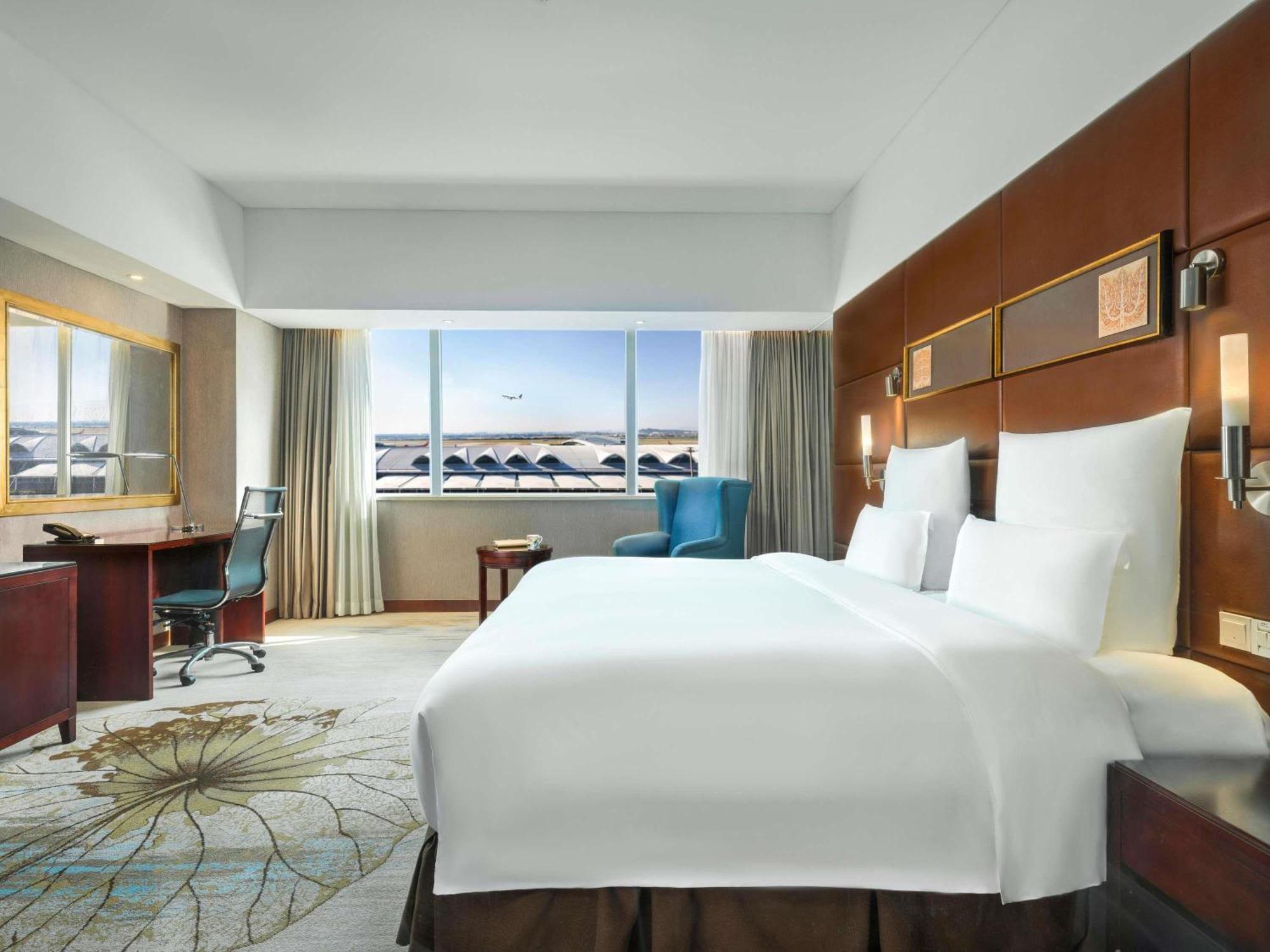Deluxe King Room with View