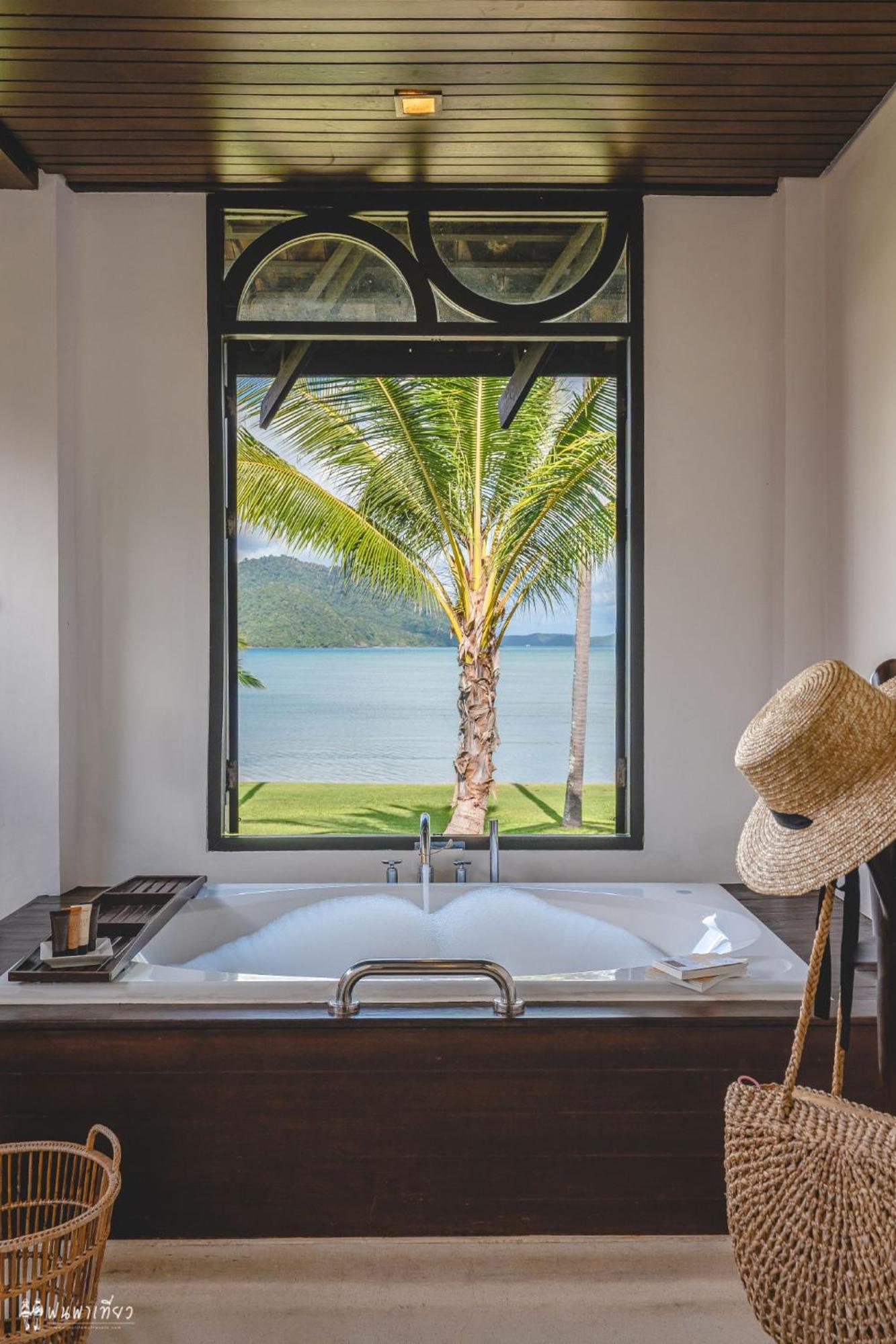 Deluxe Villa Beachfront