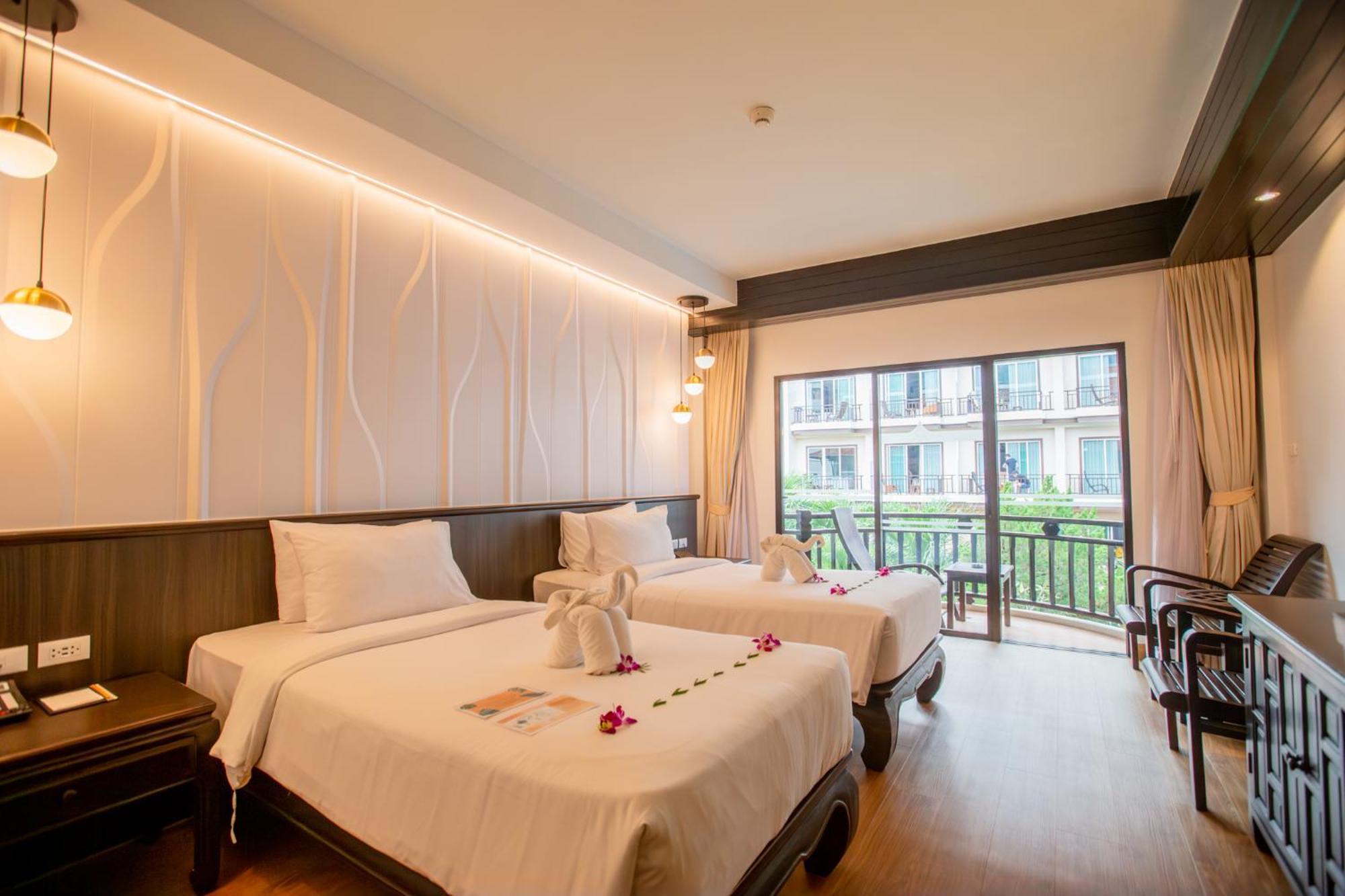 Deluxe Double or Twin Room Pool View
