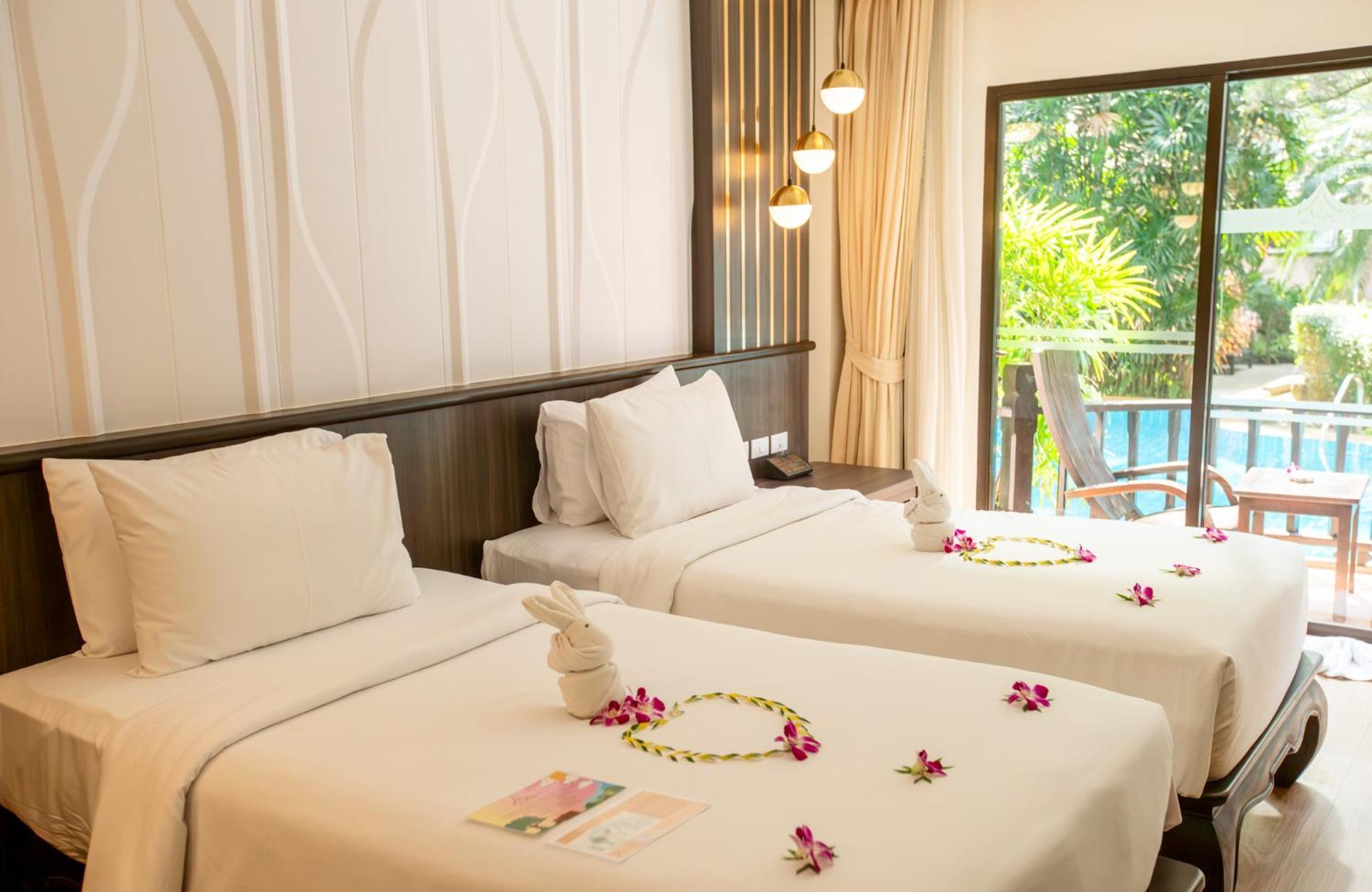 Grand Deluxe Double or Twin Room Pool Access