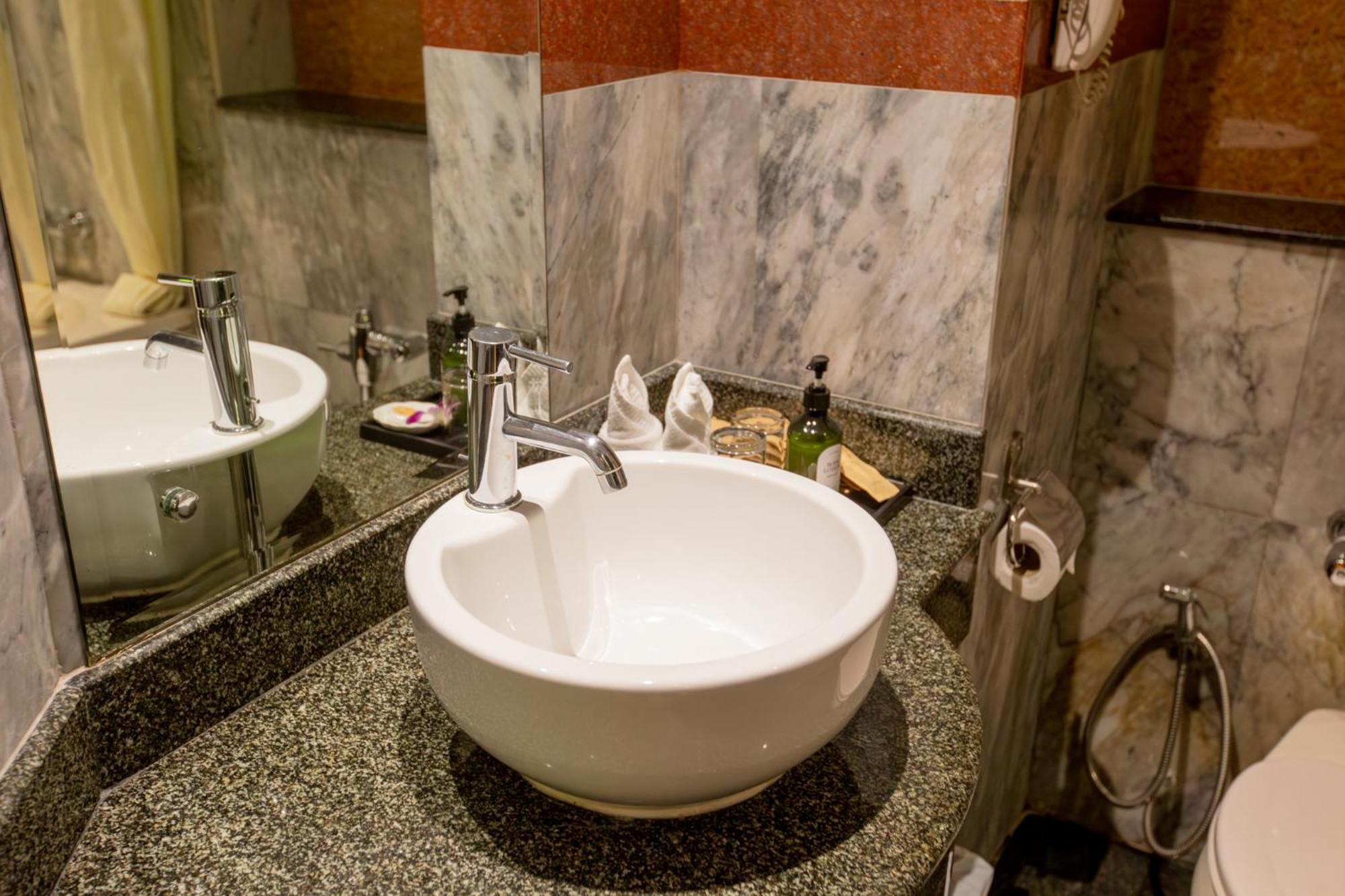 Grand Deluxe Double or Twin Room Pool Access