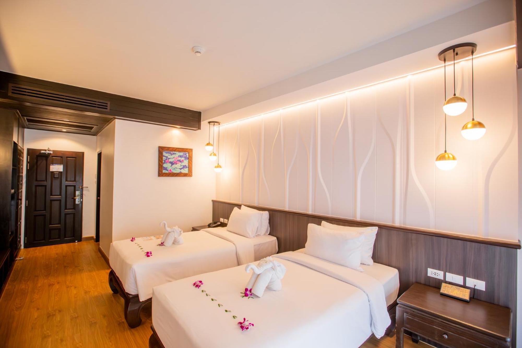 Deluxe Double or Twin Room Pool View